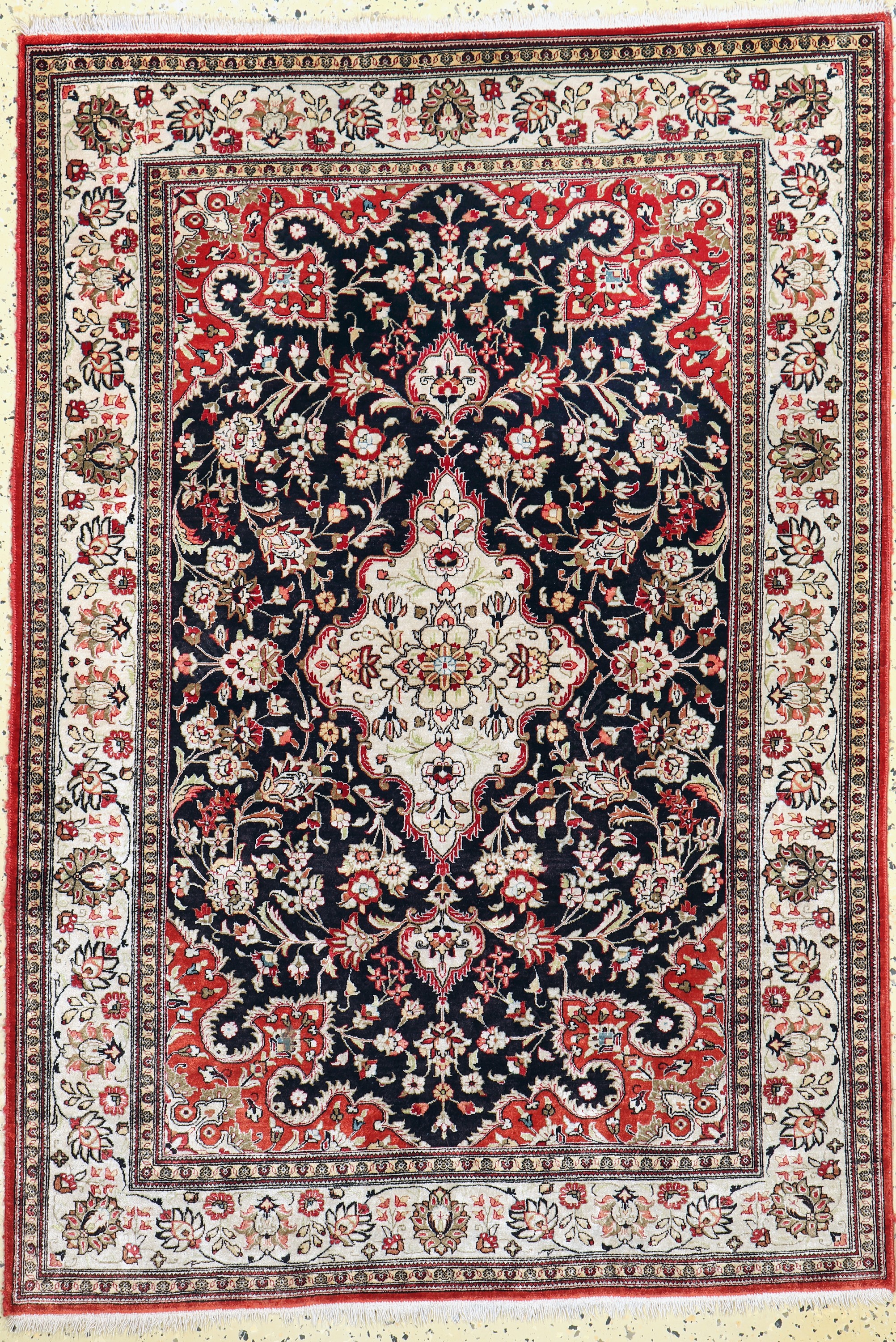 Ghom Seide, Persien, Mitte 20.Jhd, reine Naturseide, ca. 150 x 105 cm, EHZ: 2
