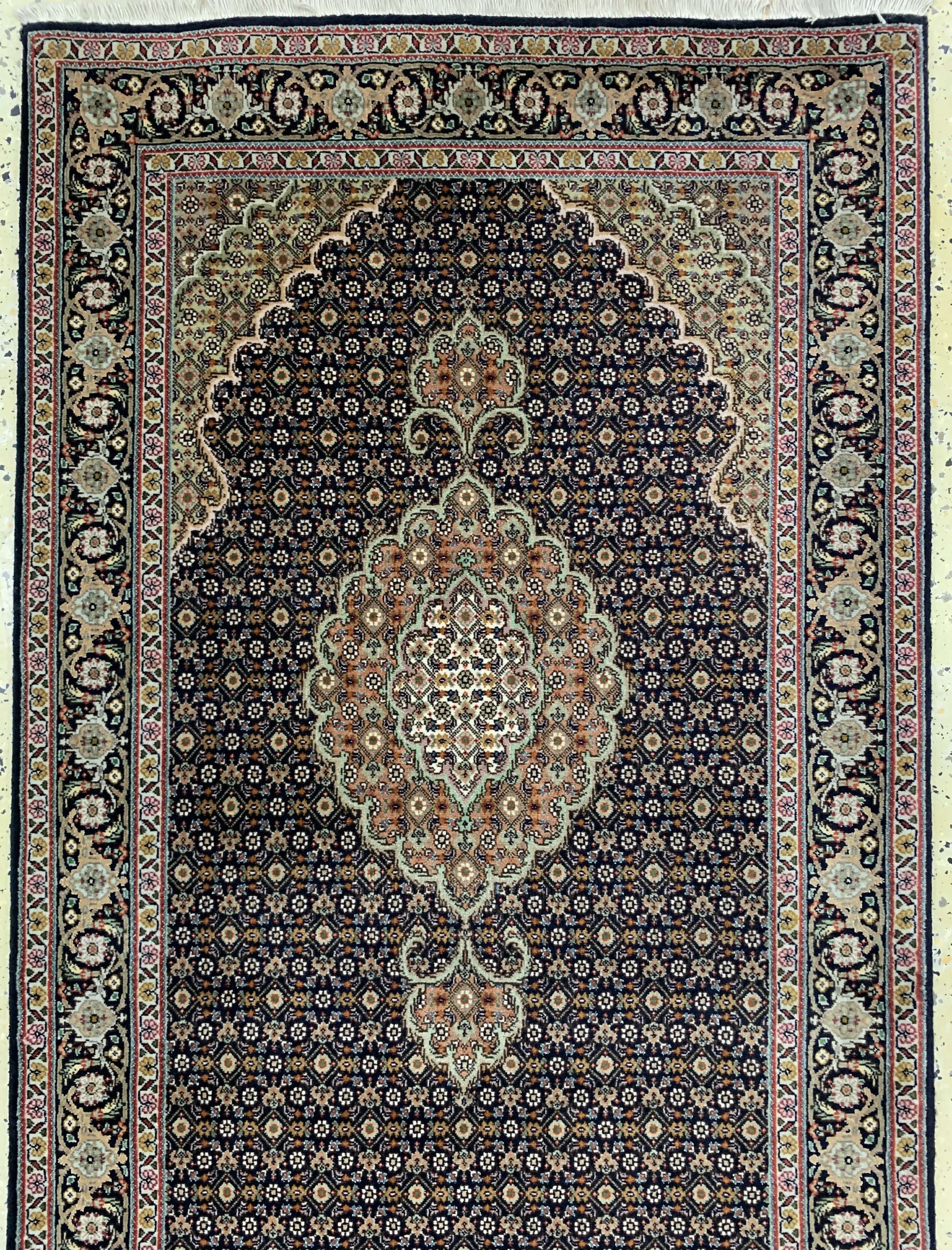 Detail a: Täbriz"Mahi"fein(50 Raj), Persien, Ende 20.Jhd, Korkwolle mit Seide, ca. 306 x 84 cm, ca. 500.000 Kn/qm, EHZ: 2