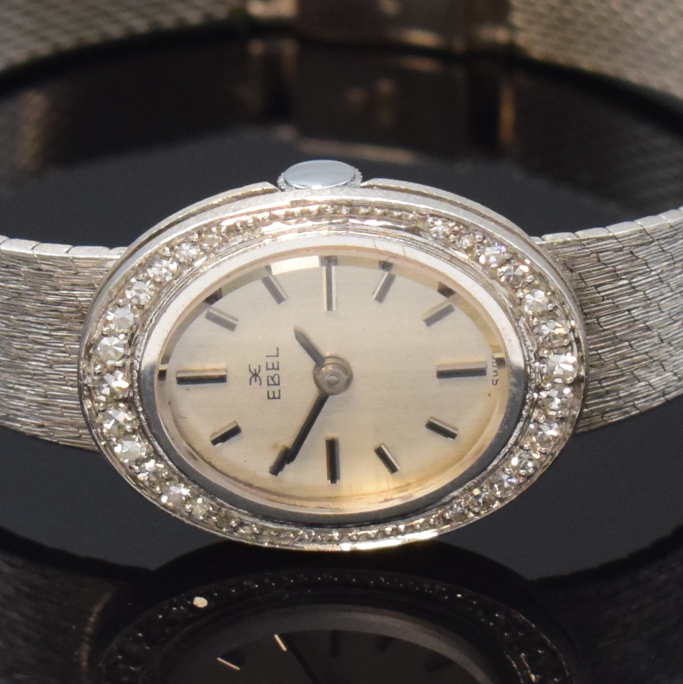 Detail a: EBEL feine Damenarmbanduhr in WG 750/000 mit Diamanten, Schweiz um 1965, Handaufzug, Boden aufgedr., Lünette aufw. m. Diamanten bes., silb. ...