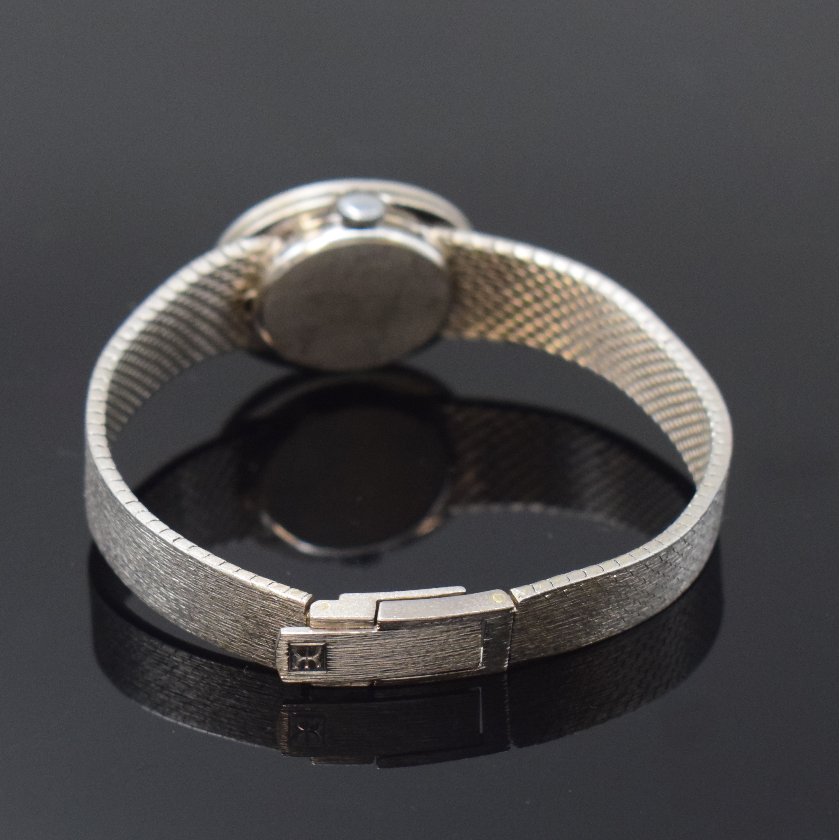Detail b: EBEL feine Damenarmbanduhr in WG 750/000 mit Diamanten, Schweiz um 1965, Handaufzug, Boden aufgedr., Lünette aufw. m. Diamanten bes., silb. ...