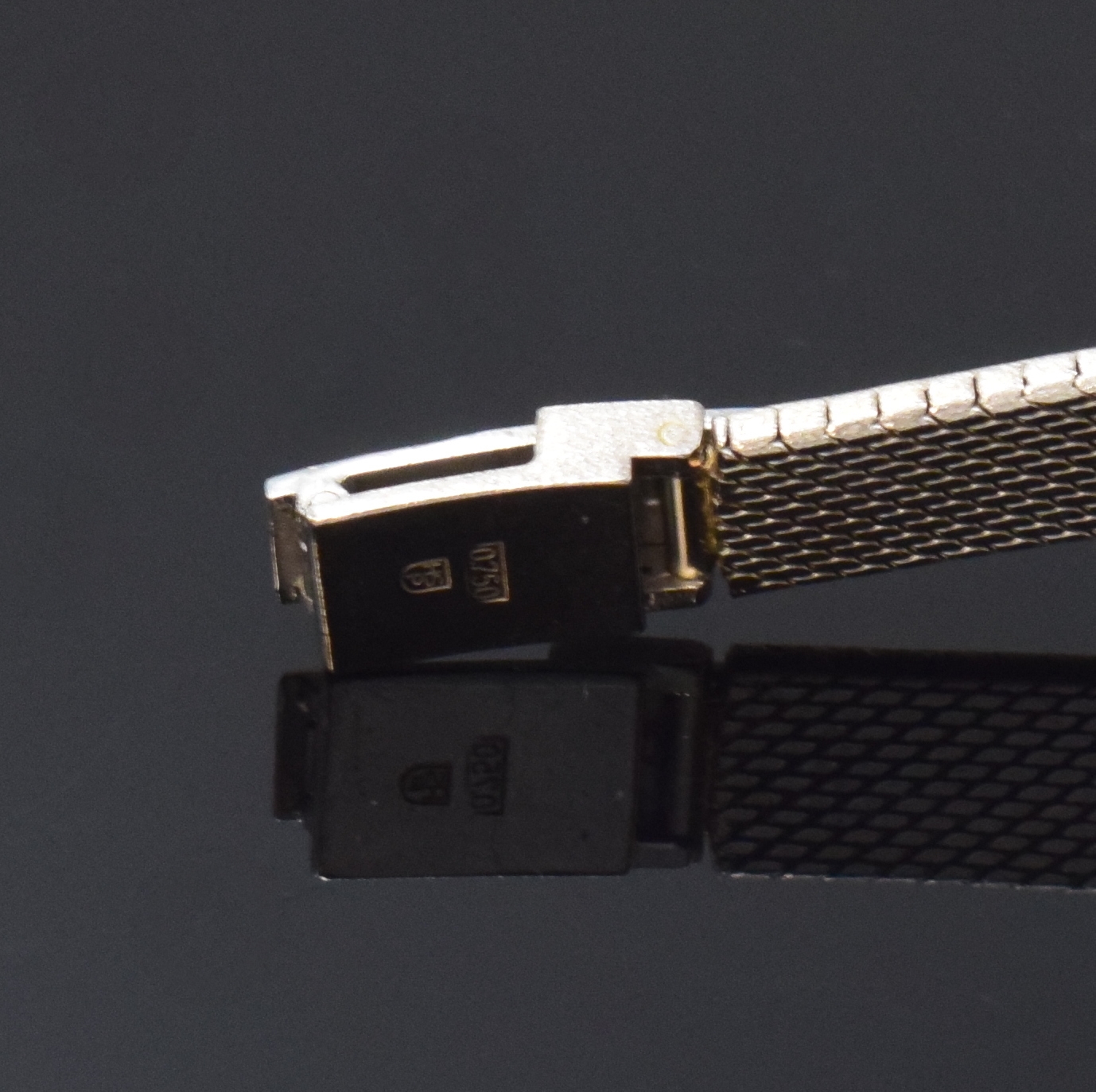 Detail c: EBEL feine Damenarmbanduhr in WG 750/000 mit Diamanten, Schweiz um 1965, Handaufzug, Boden aufgedr., Lünette aufw. m. Diamanten bes., silb. ...