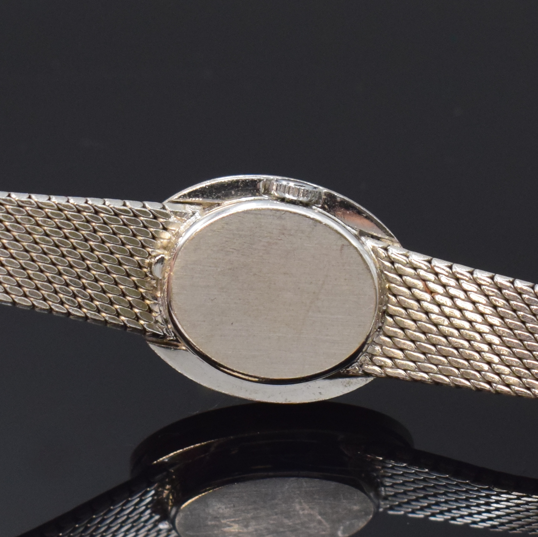 Detail d: EBEL feine Damenarmbanduhr in WG 750/000 mit Diamanten, Schweiz um 1965, Handaufzug, Boden aufgedr., Lünette aufw. m. Diamanten bes., silb. ...