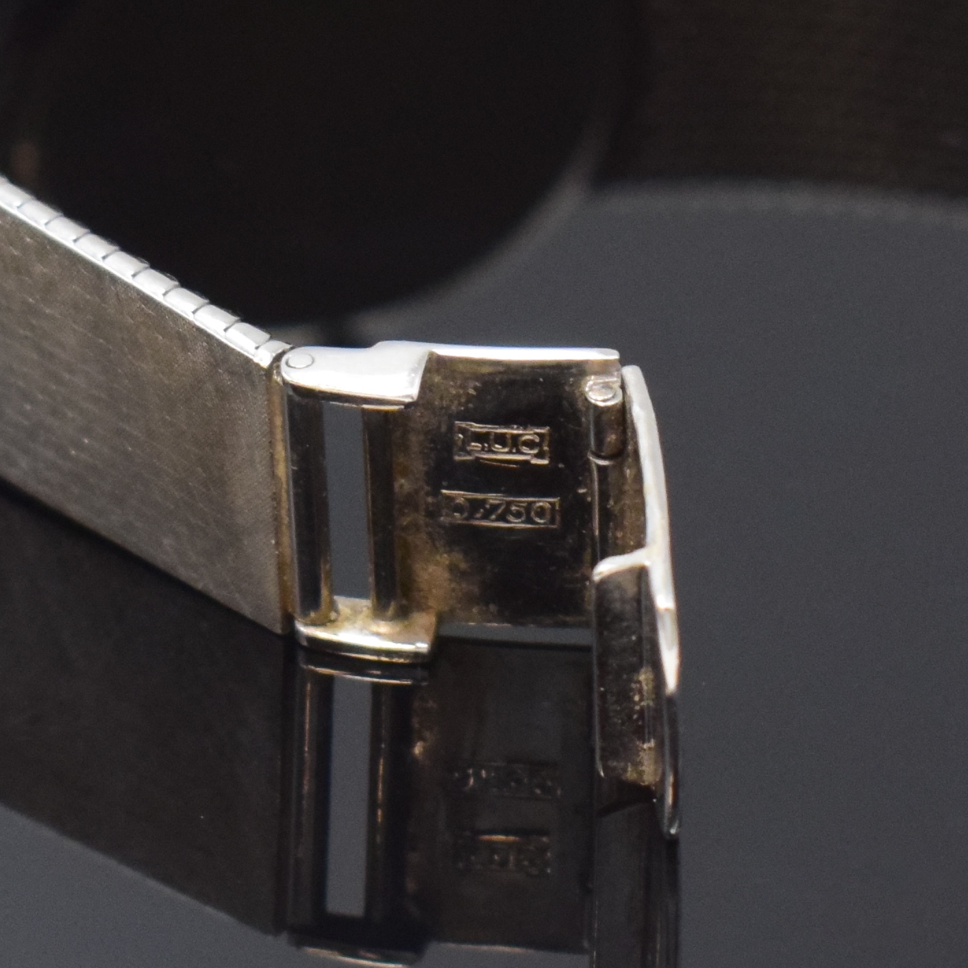 Detail b: BUCHERER / CHOPARD Damenarmbanduhr in WG 750/000 Referenz 5029, Handaufzug, Schweiz um 1970, Boden aufgedr., silb. Strukturzifferbl. m. röm. Std., ...