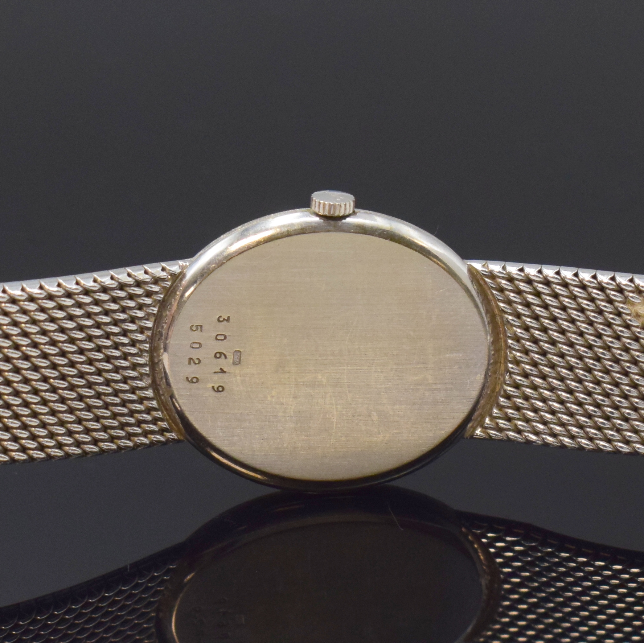 Detail d: BUCHERER / CHOPARD Damenarmbanduhr in WG 750/000 Referenz 5029, Handaufzug, Schweiz um 1970, Boden aufgedr., silb. Strukturzifferbl. m. röm. Std., ...