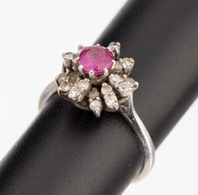 Image 14 kt gold ruby-diamond-ring, WG 585/000, round bevelled ruby, diamonds total approx. ...