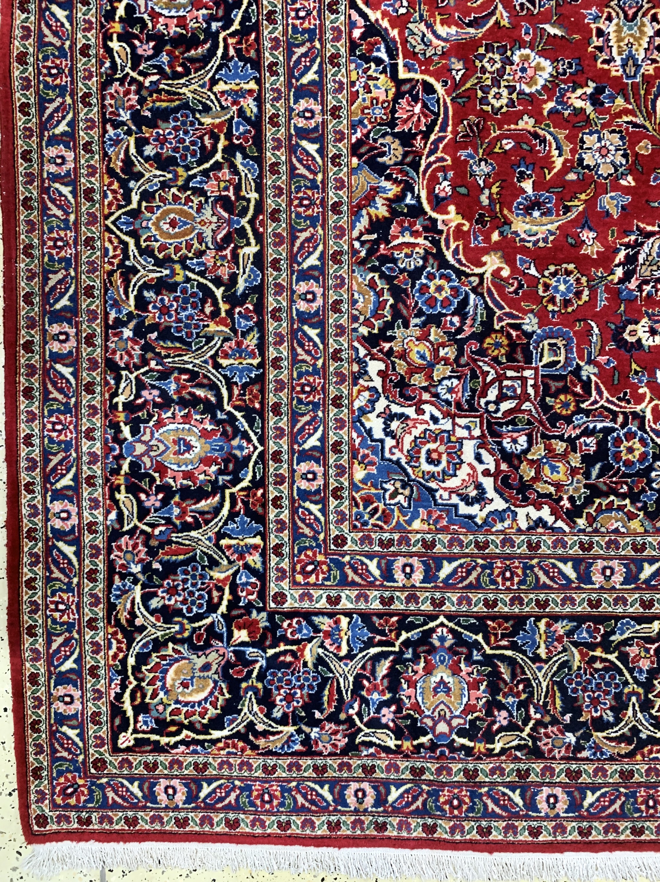 Detail b: Keschan sign., Persien, ca. 50 Jahre, Wolleauf Baumwolle, ca. 420 x 305 cm, EHZ: 2-3