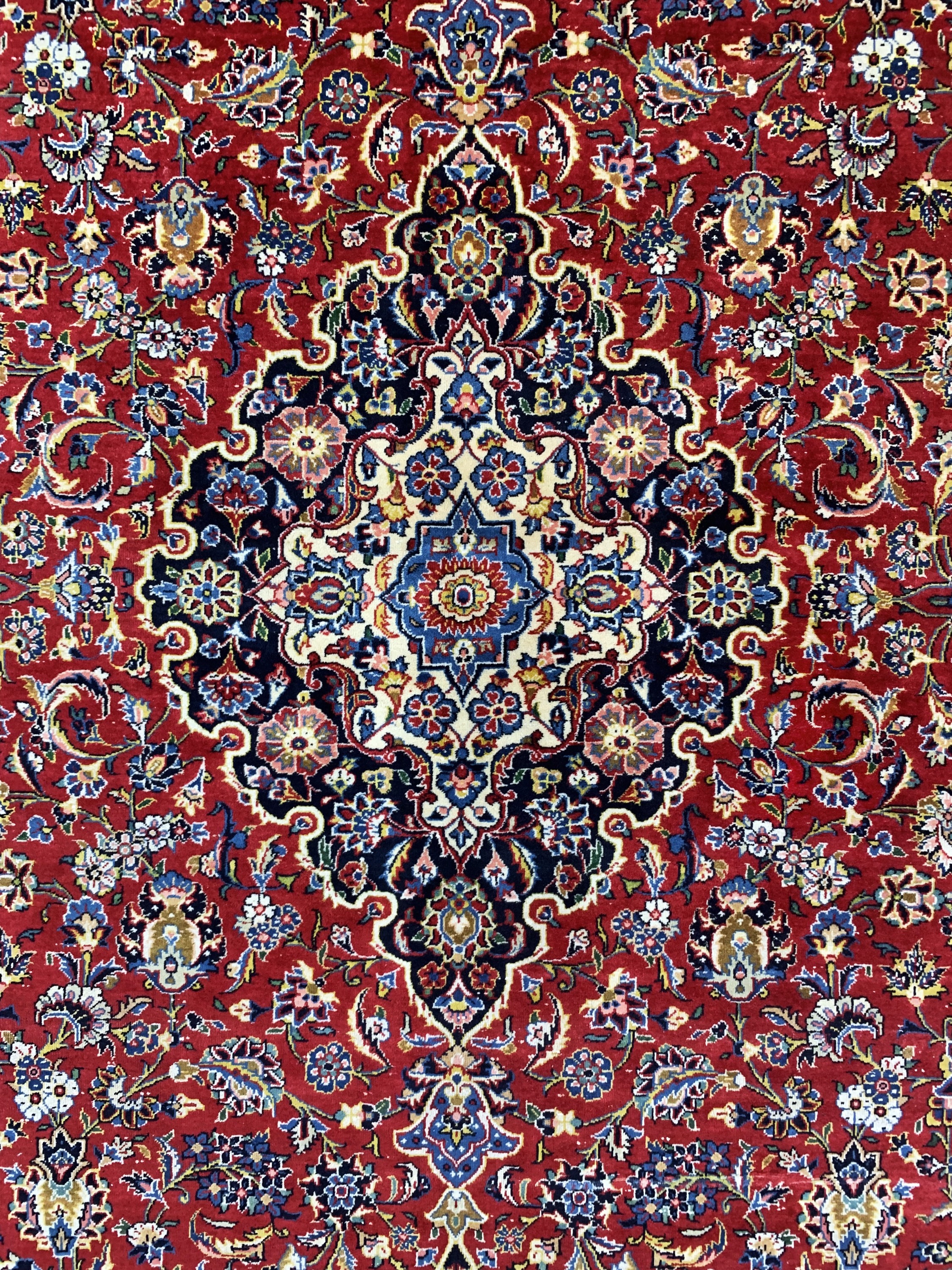 Detail c: Keschan sign., Persien, ca. 50 Jahre, Wolleauf Baumwolle, ca. 420 x 305 cm, EHZ: 2-3