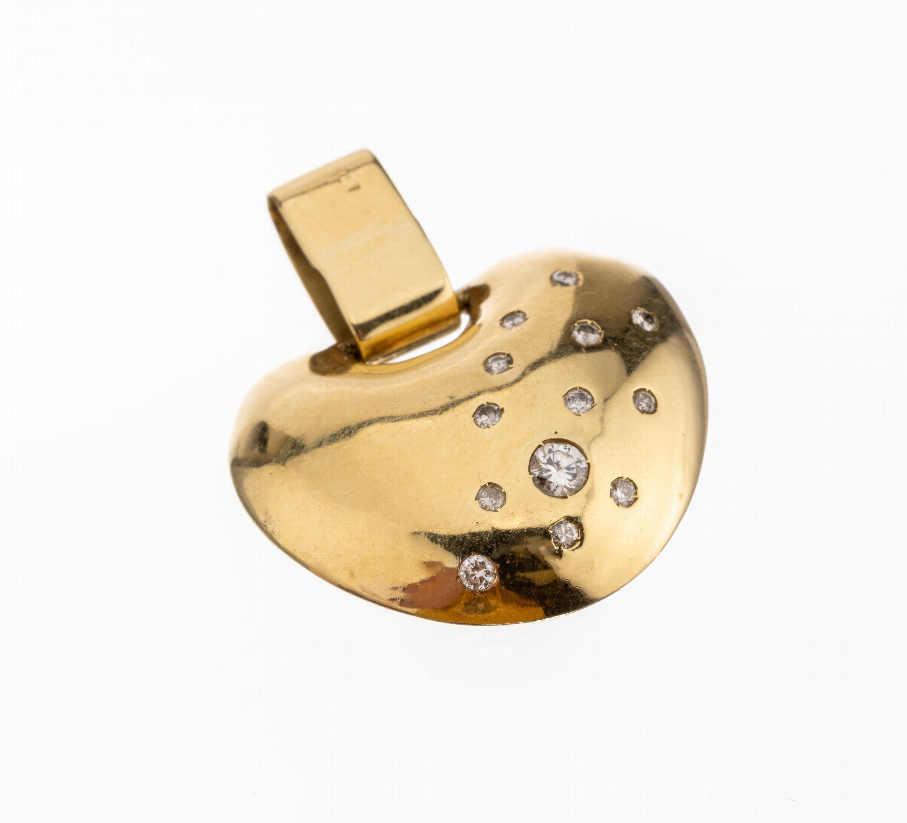 18 kt Gold Herz-Brillant Anhänger, GG 750/000, 13 Brillanten zus. ca. 0.15 ct Weiss/si, total ca. 7.2 g, ca. 2.5 x 3 cm