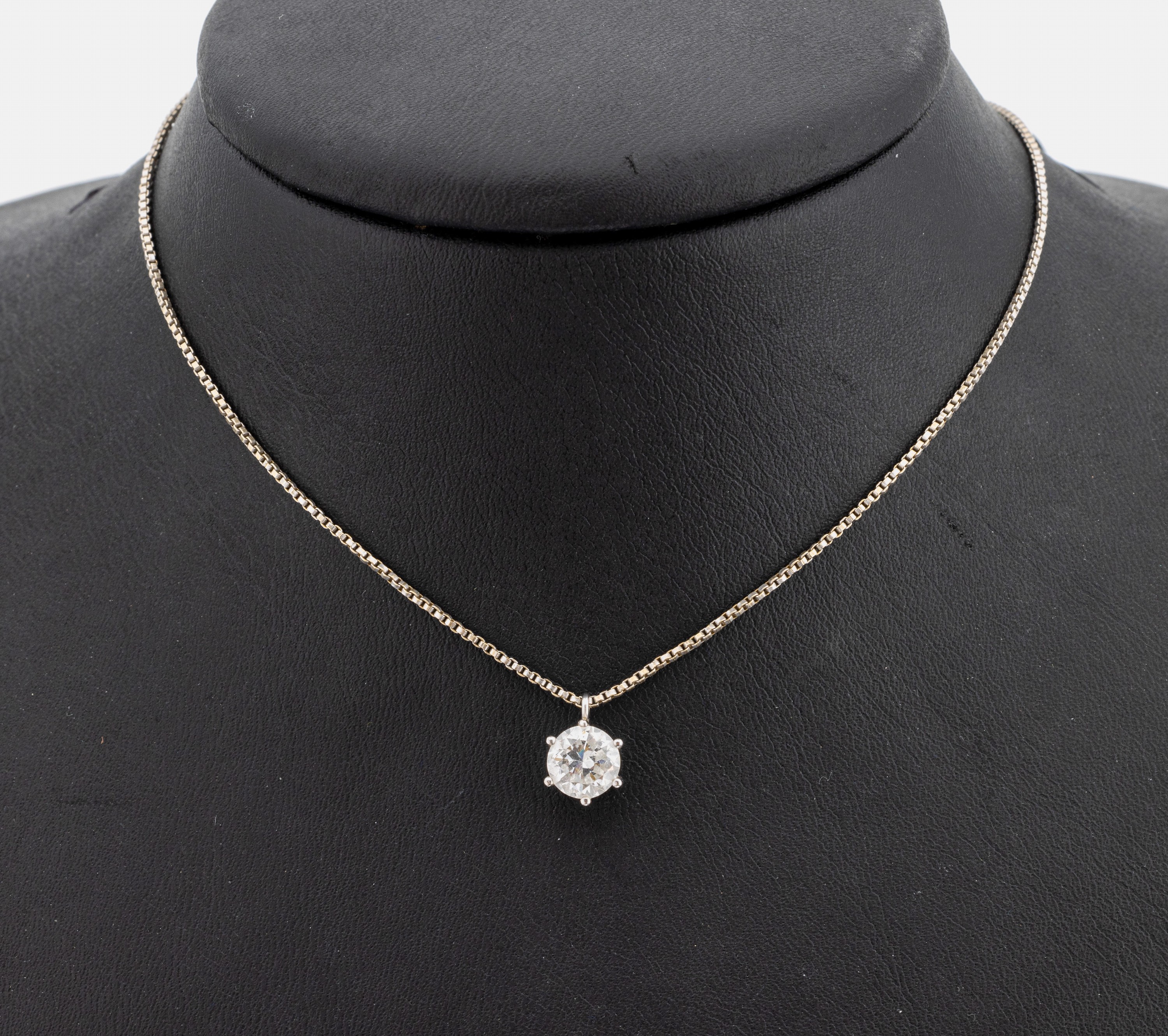 14 kt Gold Brillant-Anhänger, WG 585/000 gepr., Brillant ca. 1.10 ct Weiß/p1, an Kette WG 750/000, L. ca. 40 cm, Kastenschloss