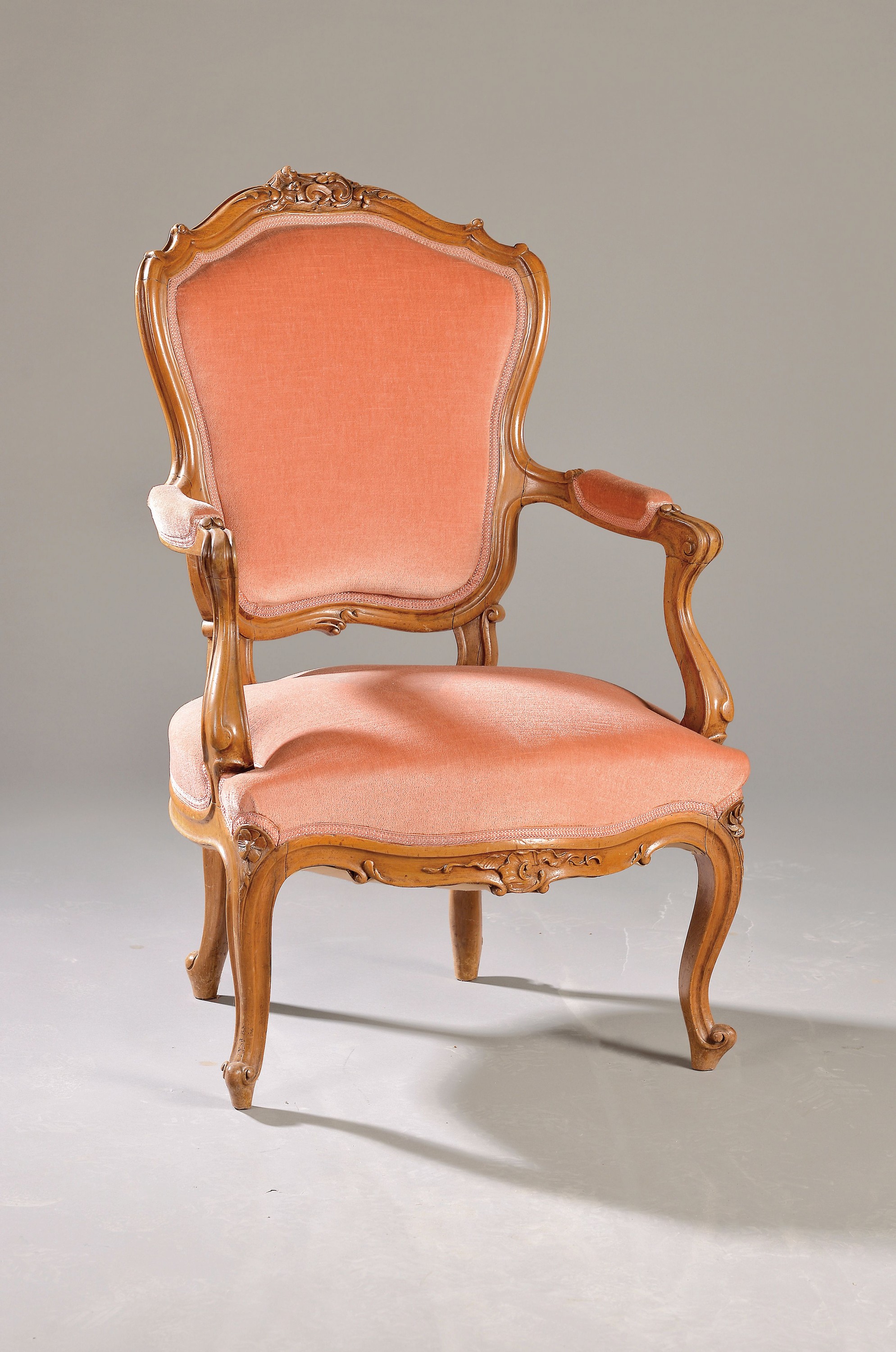 Armlehnstuhl, wohl Frankreich, um 1860/70, Louis-Philippe, Rokokostil, Nussbaum massiv, ca. 96 x 63 x 54 cm, EZ 2