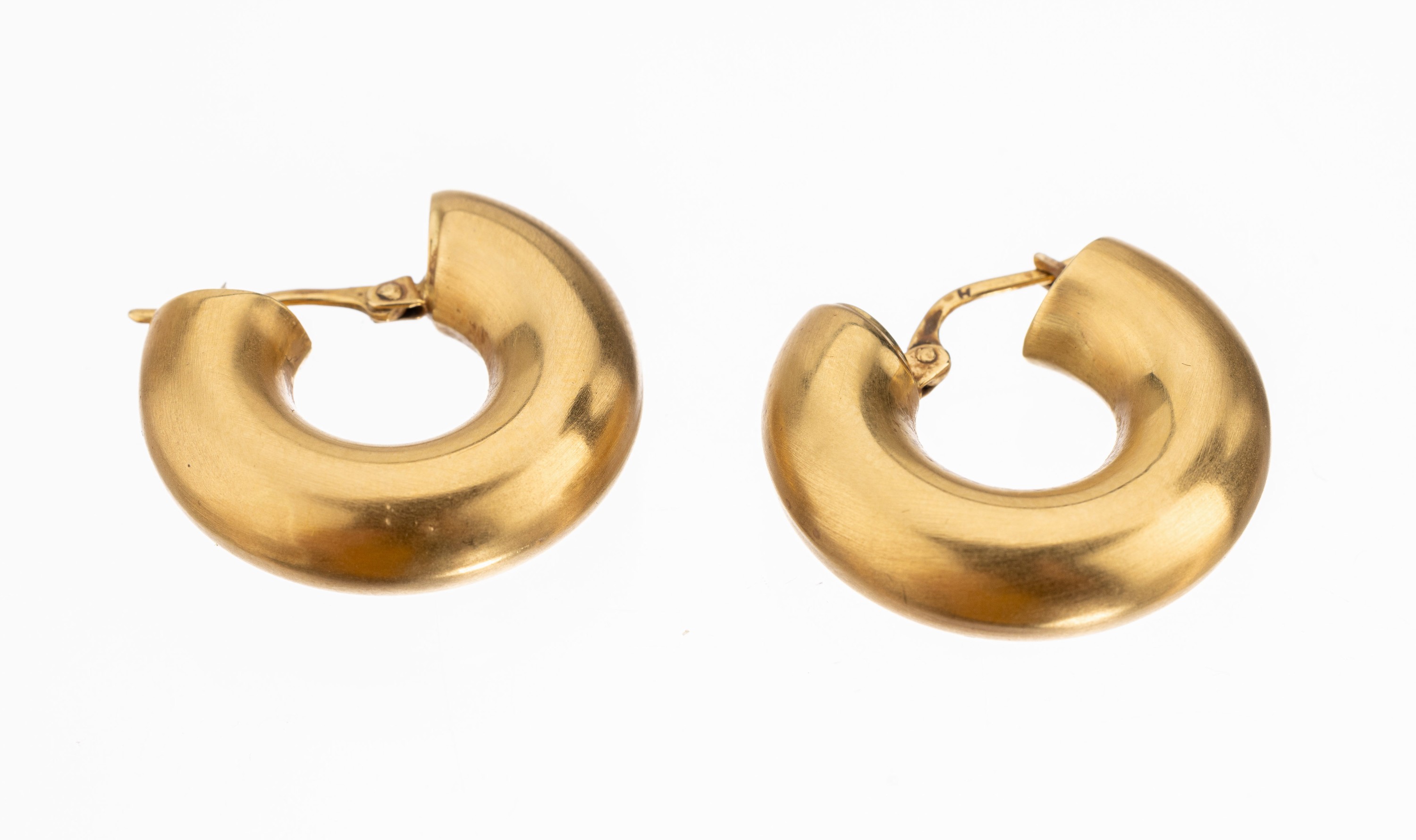 Paar 18 kt Gold Ohrcreolen, GG 750/000, sat., hohl gearbeitet, ca. 6.2 g