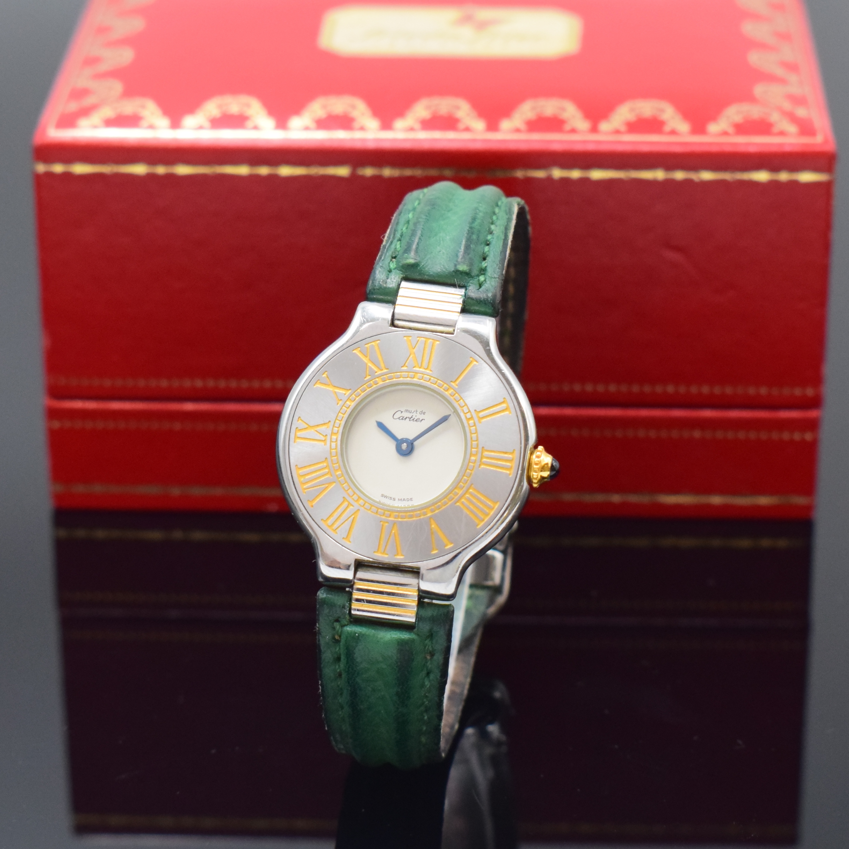 CARTIER 21 Damenarmbanduhr in Stahl/Gold Referenz 125000P, Schweiz um 1995, quartz, 6-fach verschr. Geh., breite Lünette m. gold. röm. Zahlen, ...