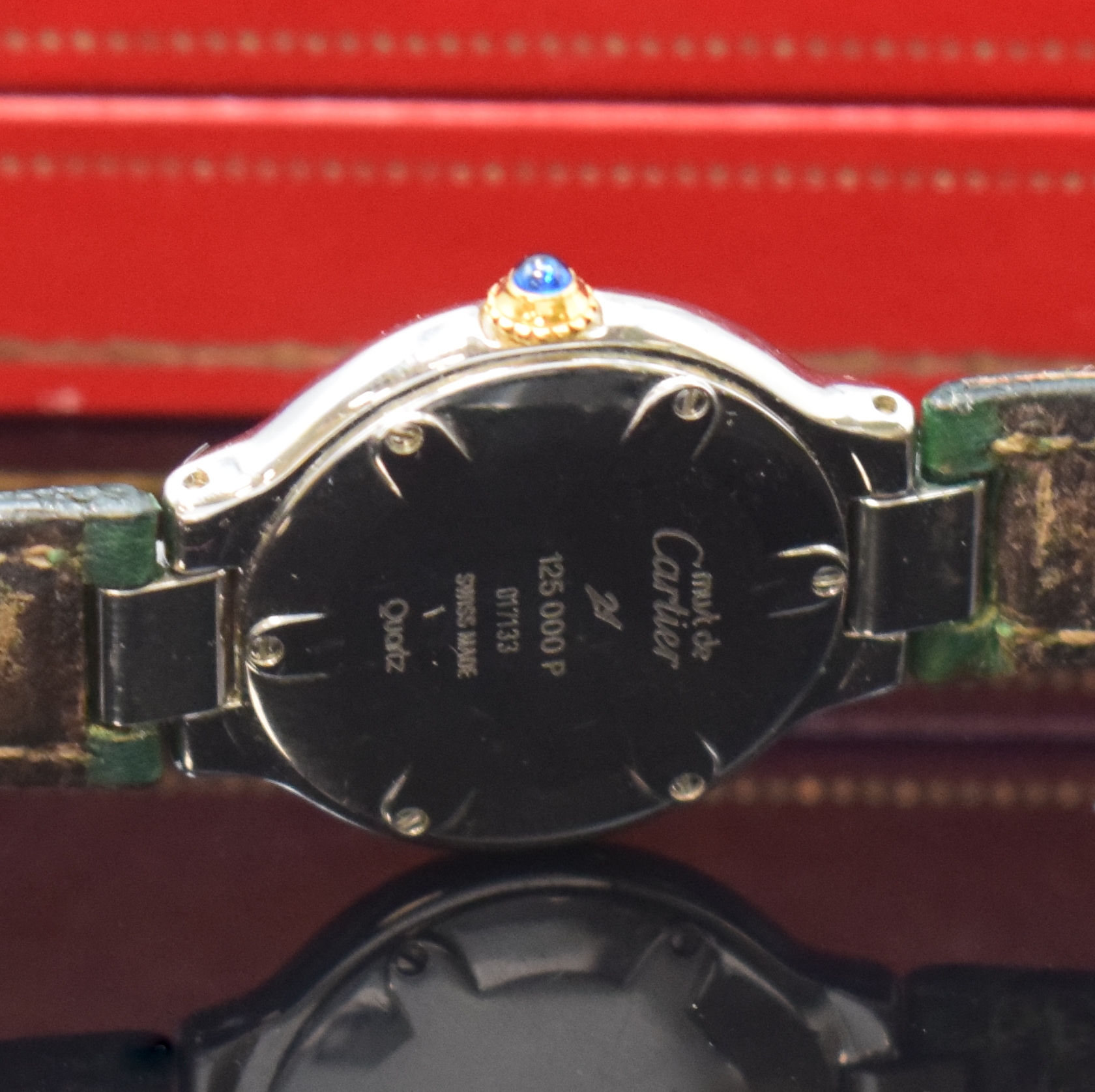 Detail d: CARTIER 21 Damenarmbanduhr in Stahl/Gold Referenz 125000P, Schweiz um 1995, quartz, 6-fach verschr. Geh., breite Lünette m. gold. röm. Zahlen, ...