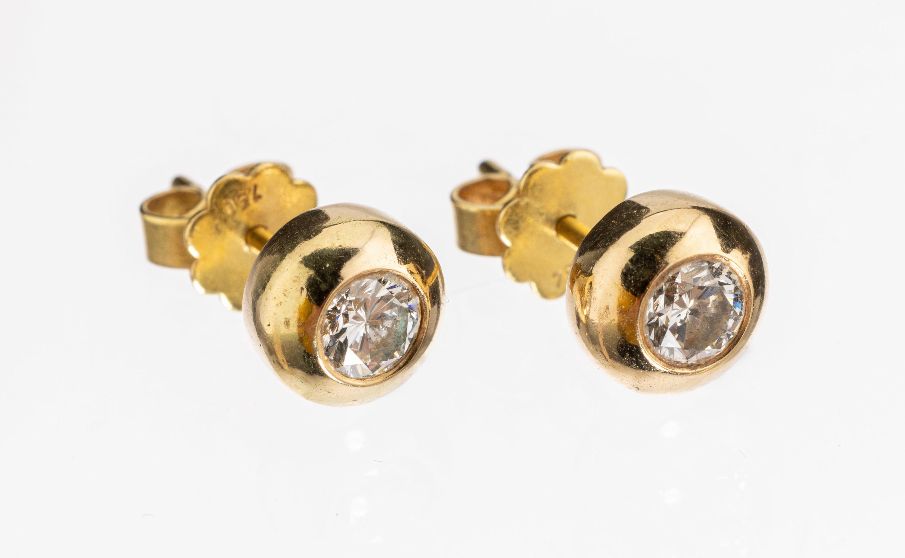 Paar 18 kt Gold Brillant-Ohrstecker, GG 750/000, schlichte runde Stecker, 2 Brillantenzus. ca. 0.55 ct Weiss/si, ca. 3.2 g