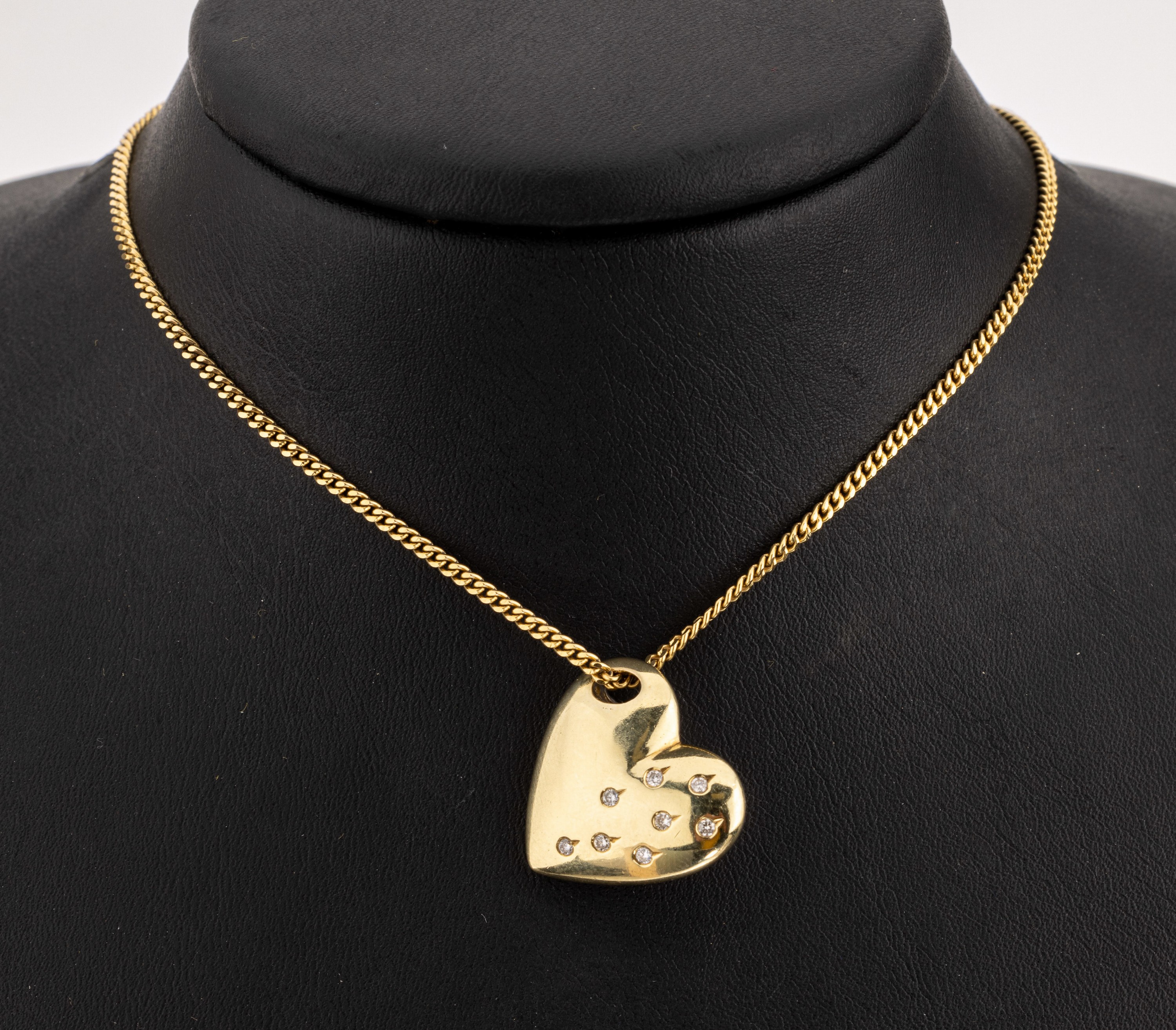 14 kt Gold Brillant-Herzanhänger, GG/WG 585/000 gepr., 1 Seite GG mit 8 Brillanten zus. ca. 0.08 ct Weiß/si, 1 Seite WG 8 Brillanten zus. ca. 0.08 ...