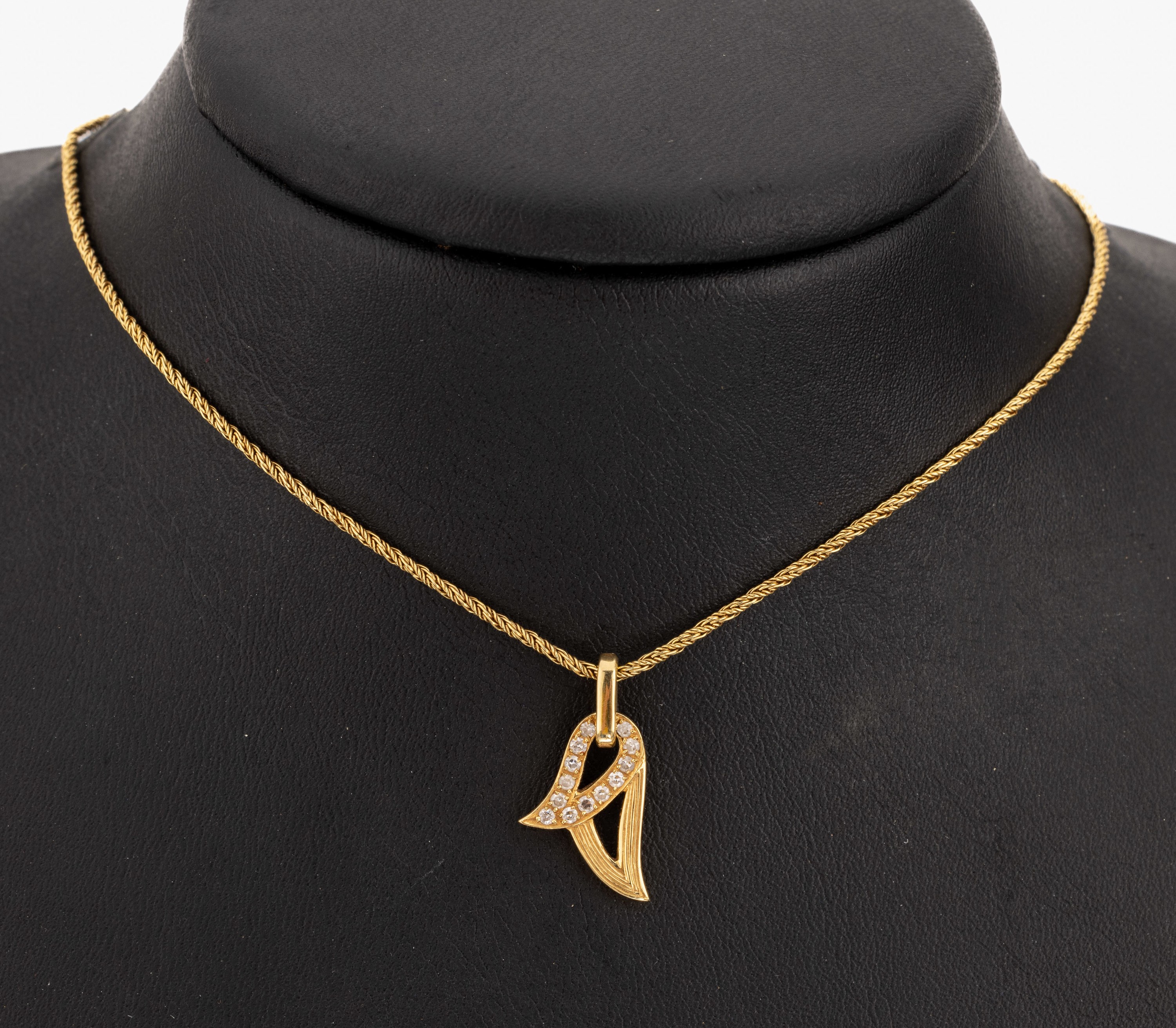 18 kt Gold Diamant-Anhänger, GG 750/000, stil. Darstellung einer Blüte, 14 8/8 -Diamanten zus. ca. 0.14 ct Weiss/p 1, an Kette, GG 585/000, L. ca. ...