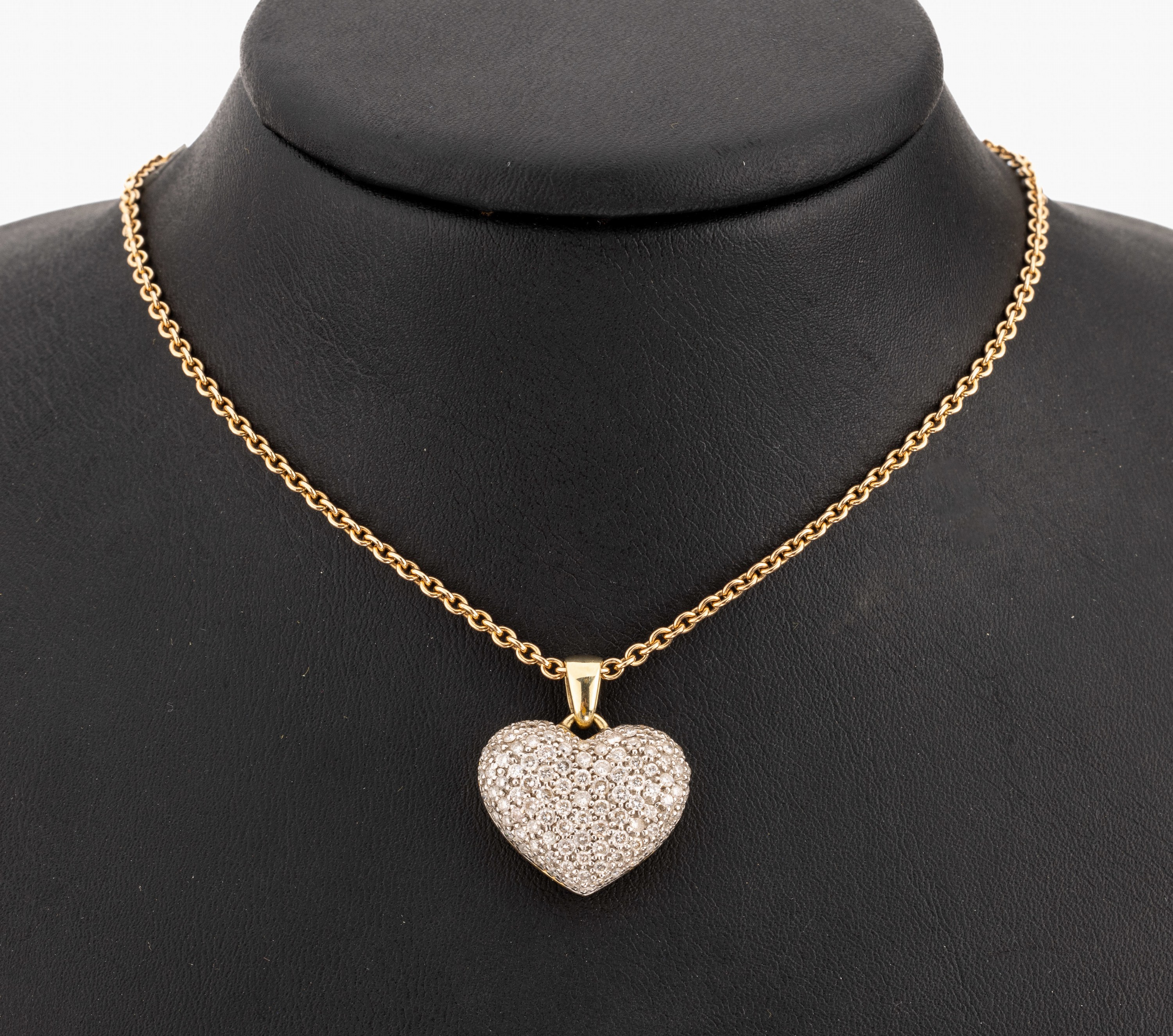 14 kt Gold Brillant-Herzanhänger, WG/GG 585/000, Front WG mit Brillanten zus. ca. 1.50ct (grav.) Weiss/p 1, an Kette, RG 585/000, L ca. 39.5 cm, ...