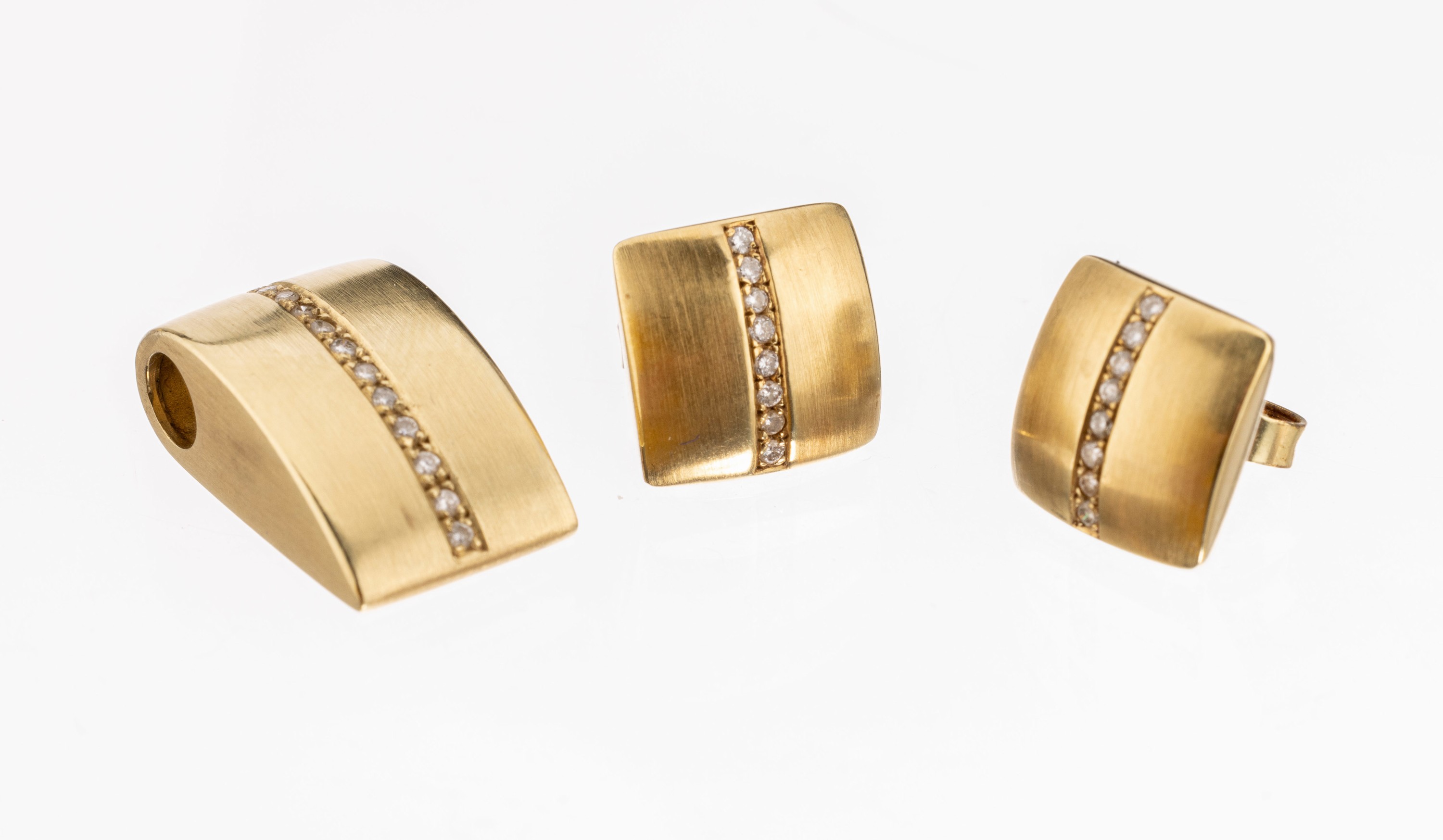 14 kt Gold Brillant-Schmuckset, GG 585/000,sat., best. aus: 1 Anhänger, 12 Brillanten zus. ca. 0.06 ct Weiss/p 1, und 1 Paar Ohrstecker, 16 ...