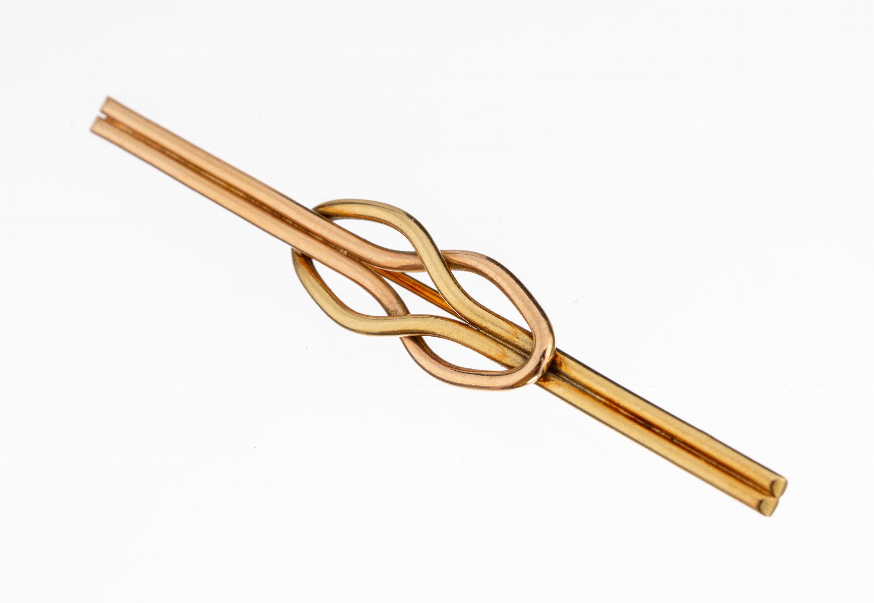 14 kt Gold Brosche, GG/RG 585/000, Niederlande 1906-1953, 2 ineinander verschlungen Knoten, L. ca. 6 cm, ca. 4.9 g