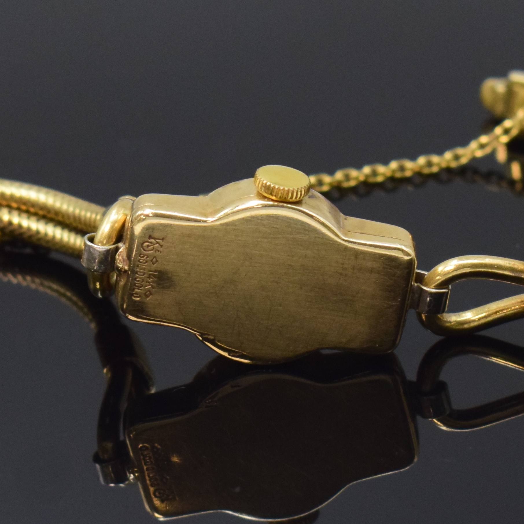 Detail c: Damenarmbanduhr in GG 585/000 bezeichnet Waltham, Schweiz / USA um 1960, Handaufzug, 2-teil. Gehäuse inkl. 2-reihigem Band m. Sicherheitskettchen, ...