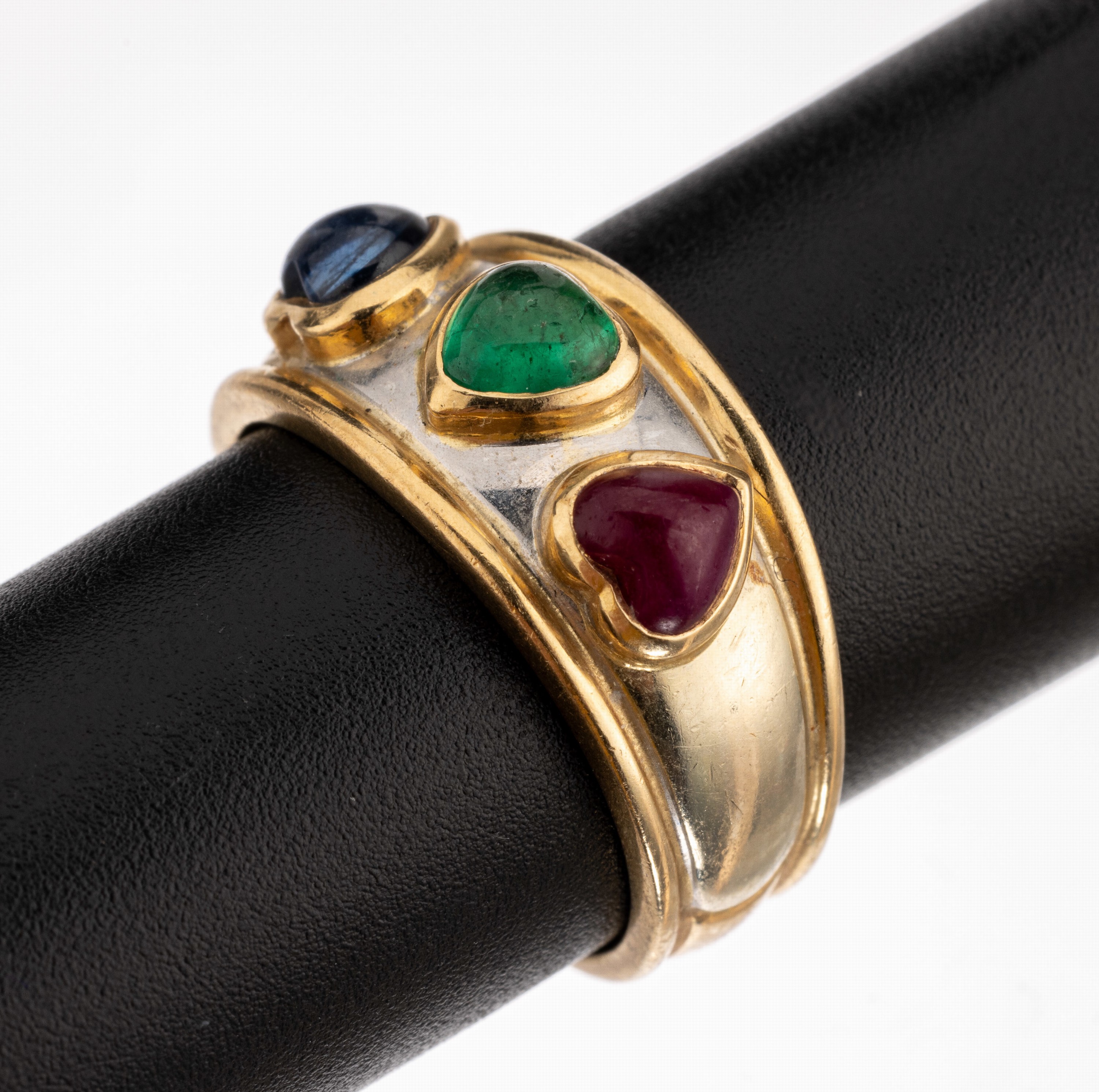 14 kt Gold Saphir-Rubin-Smaragd Ring, GG/WG585/000, gefasste Herzcabochons, RW 57, ca. 7.6 g
