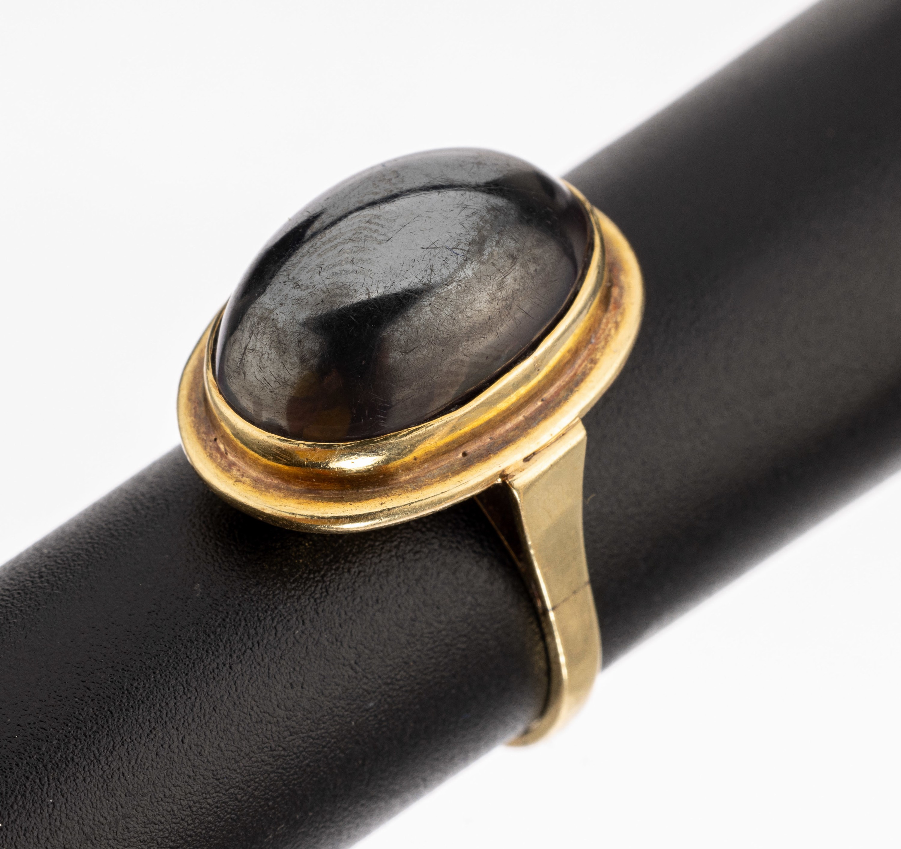 14 kt Gold Hämatit Ring, GG 585/000, ovalerHämatitcabochon, RW 58, ca. 8.5 g