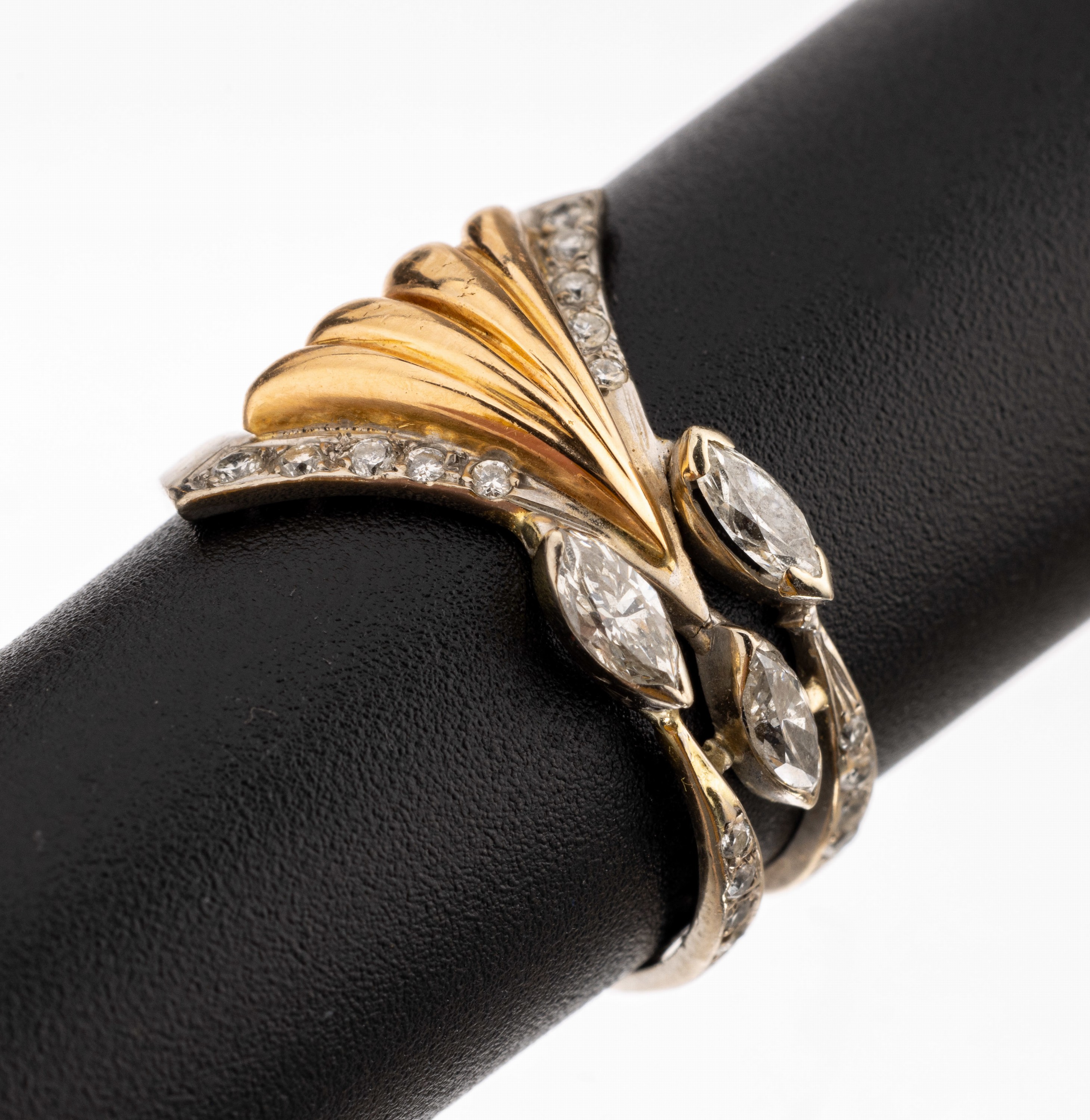 18 kt Gold Diamant Ring, WG/RoseG (gepr.), 2-rhg., 18 Brillanten zus. ca. 0.25 ct Weiß/si, 3 Diamantnavettes zus. ca. 0.40 ct Weiß/si, RW 54, ca. ...