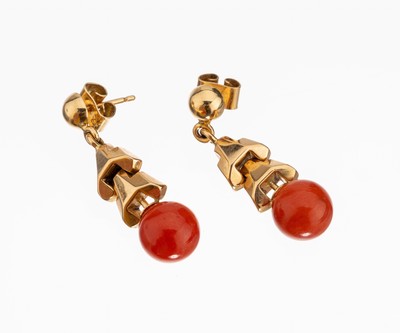 Image Pair of 18 kt gold coral earrings , YG 750/ 000 (tested), hollow worked, movable, each ...