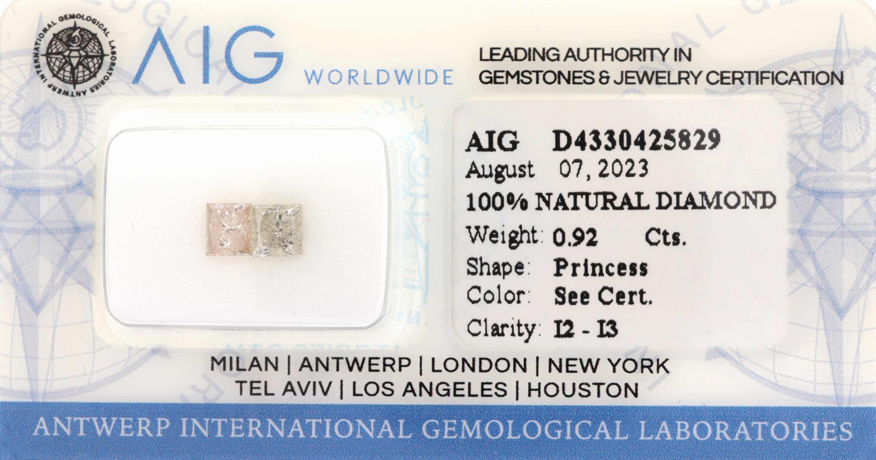 Lot 2 lose Diamanten zus. ca. 0.92 ct, im Princess Cut, very light Yellow(O-P)-Brown/ p2-3, verschweisst, mit AIG-Expertise 08/2023