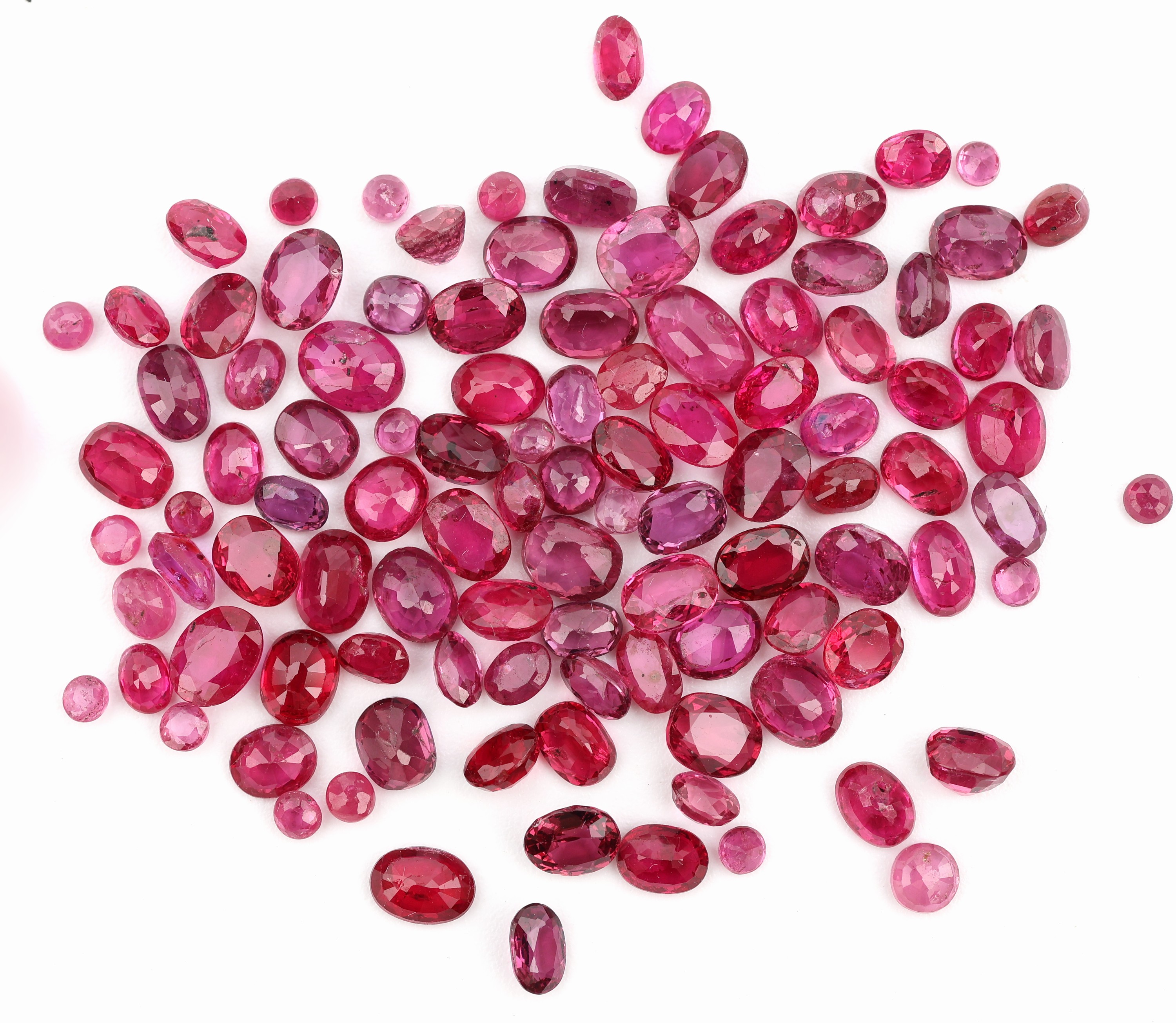 Lot lose Rubine zus. ca. 15.15 ct, versch. Grössen, Formen und Qualitäten