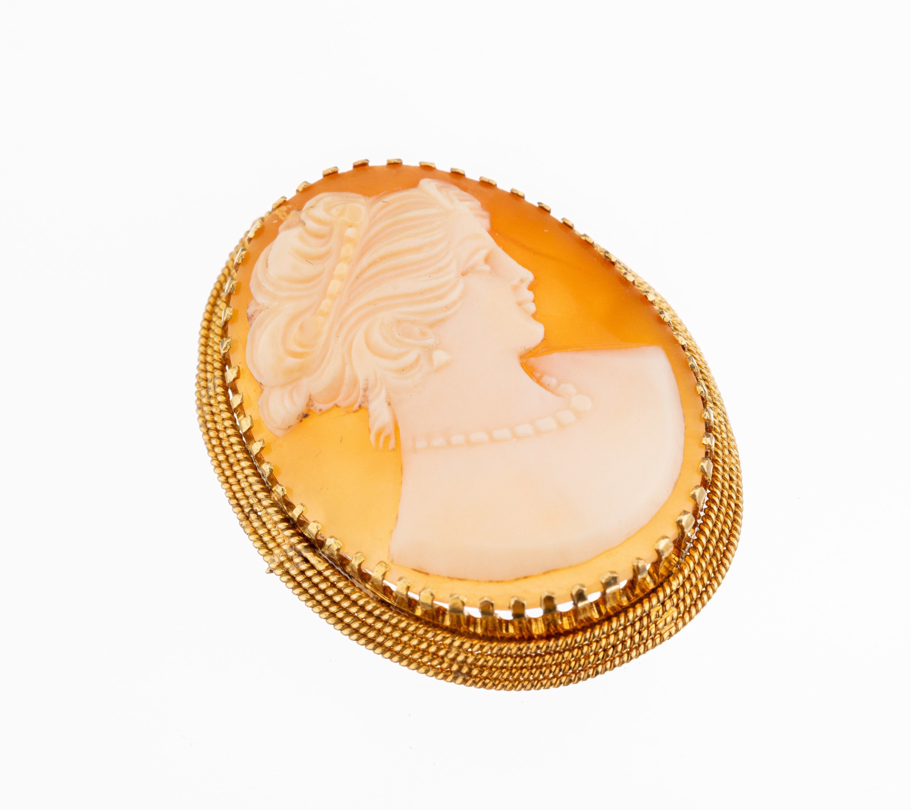 18 kt Gold Kamee Brosche, GG 750/000, ovaleMuschelkamee Darstellung einer jungen Dame im Profil, Rahmen mit Kordelrandverzierung, ca. 3x 4 cm, auch ...