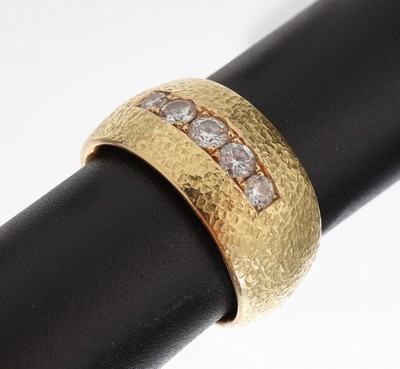 Image 18 kt Gold Brillant-Ring, GG 750/000, 5 Brillanten zus. ca. 0.55 ct Weiß/si, ...