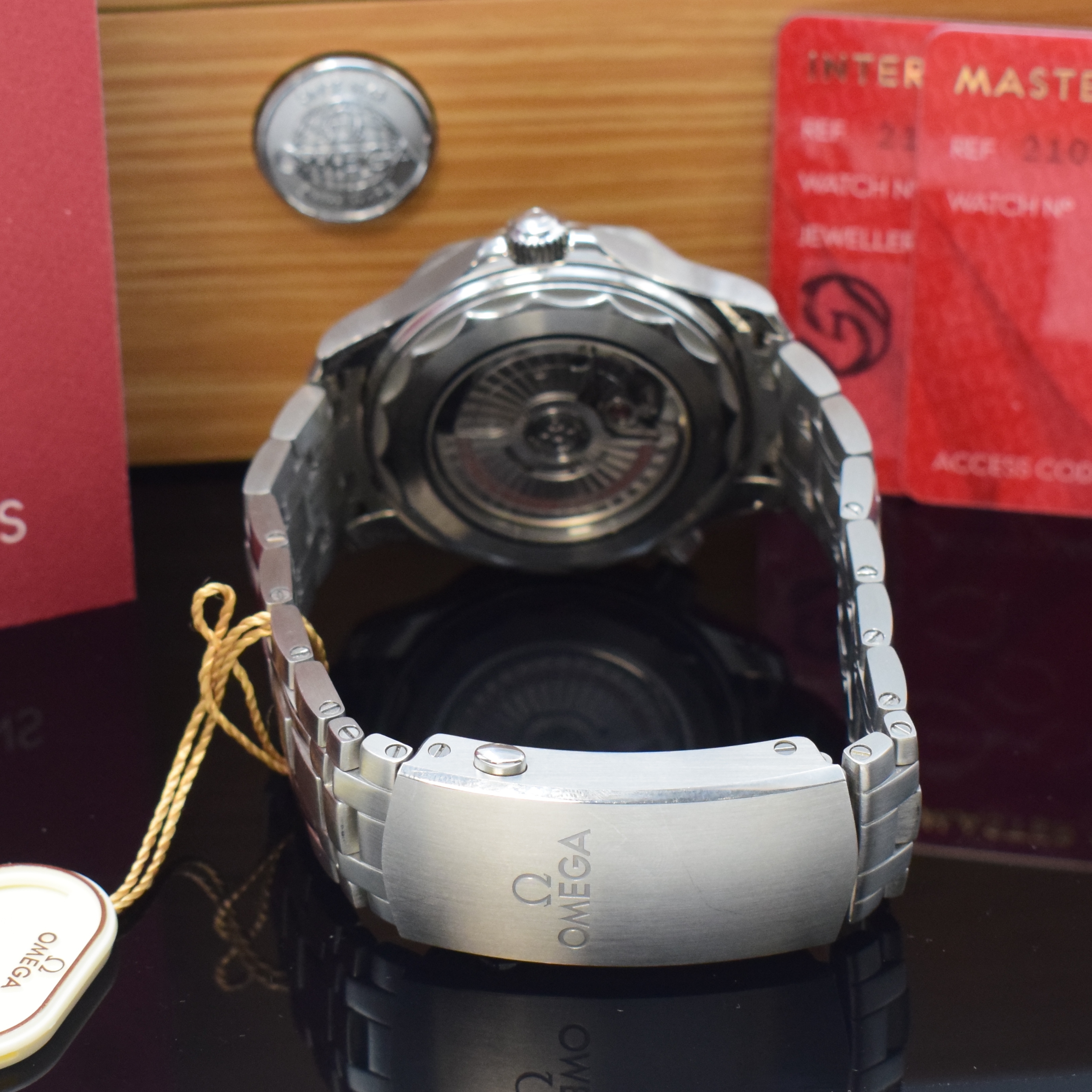Detail b: OMEGA Herrenarmbanduhr Seamaster Diver 300 M Referenz 210.30.42.20.10.001, Automatik, Chronometer in Edelstahl inkl. orig. Gliederband m. Faltschl., ...