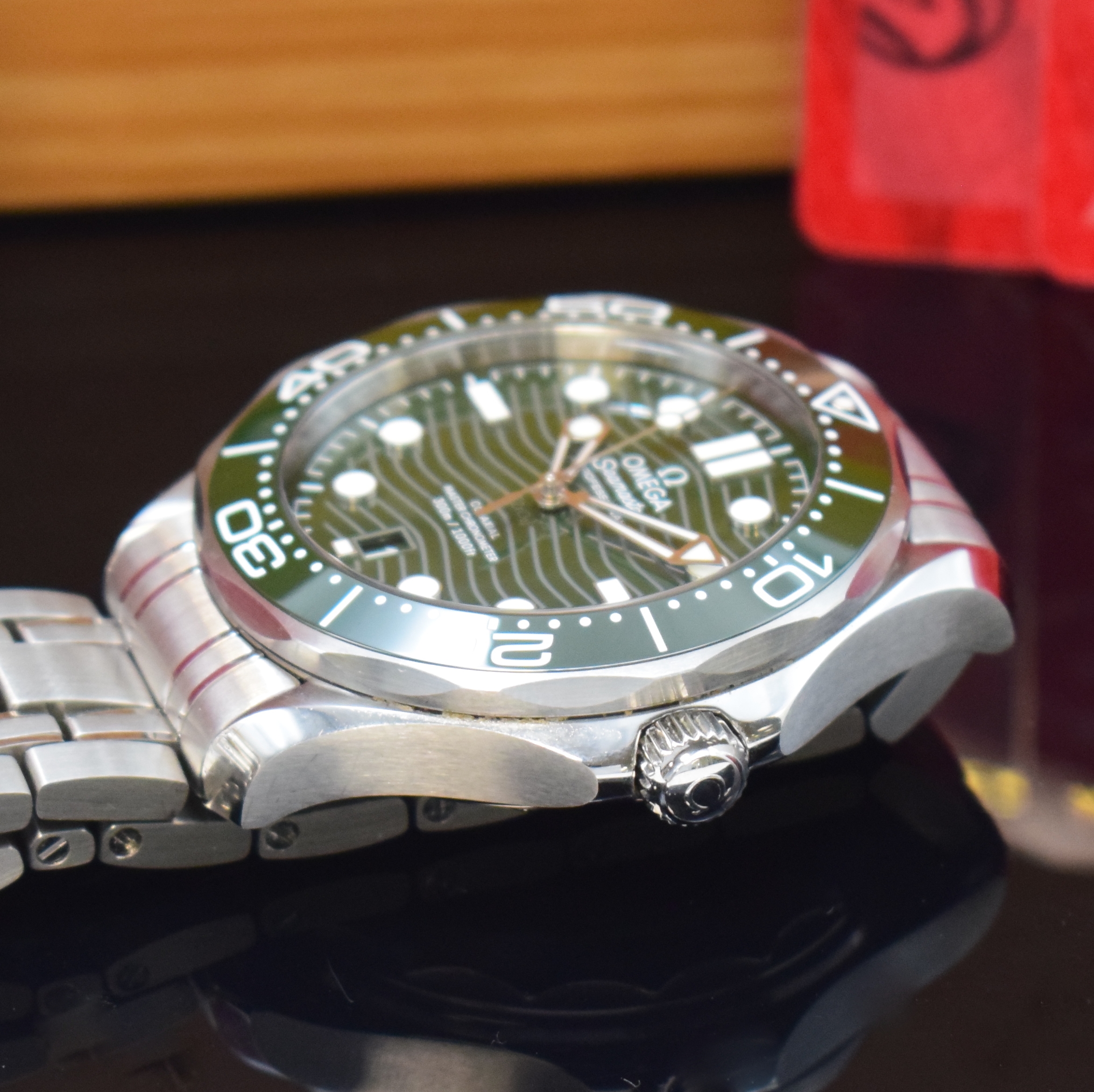 Detail c: OMEGA Herrenarmbanduhr Seamaster Diver 300 M Referenz 210.30.42.20.10.001, Automatik, Chronometer in Edelstahl inkl. orig. Gliederband m. Faltschl., ...