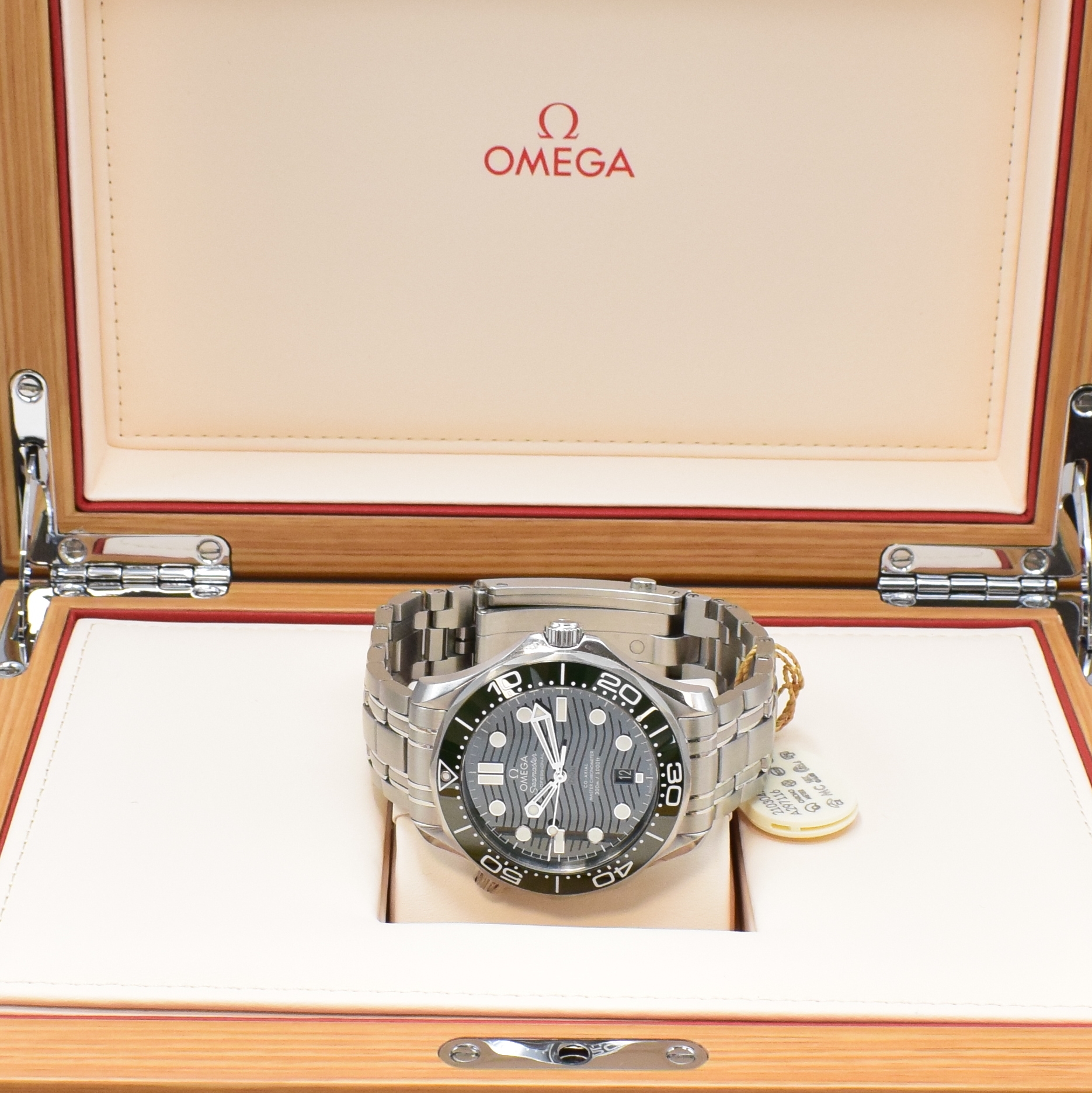 Detail g: OMEGA Herrenarmbanduhr Seamaster Diver 300 M Referenz 210.30.42.20.10.001, Automatik, Chronometer in Edelstahl inkl. orig. Gliederband m. Faltschl., ...