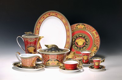 Image Umfangreiches Kaffee- und Speiseservice, Rosenthal für Versace, Dekor Medusa, Ende ...