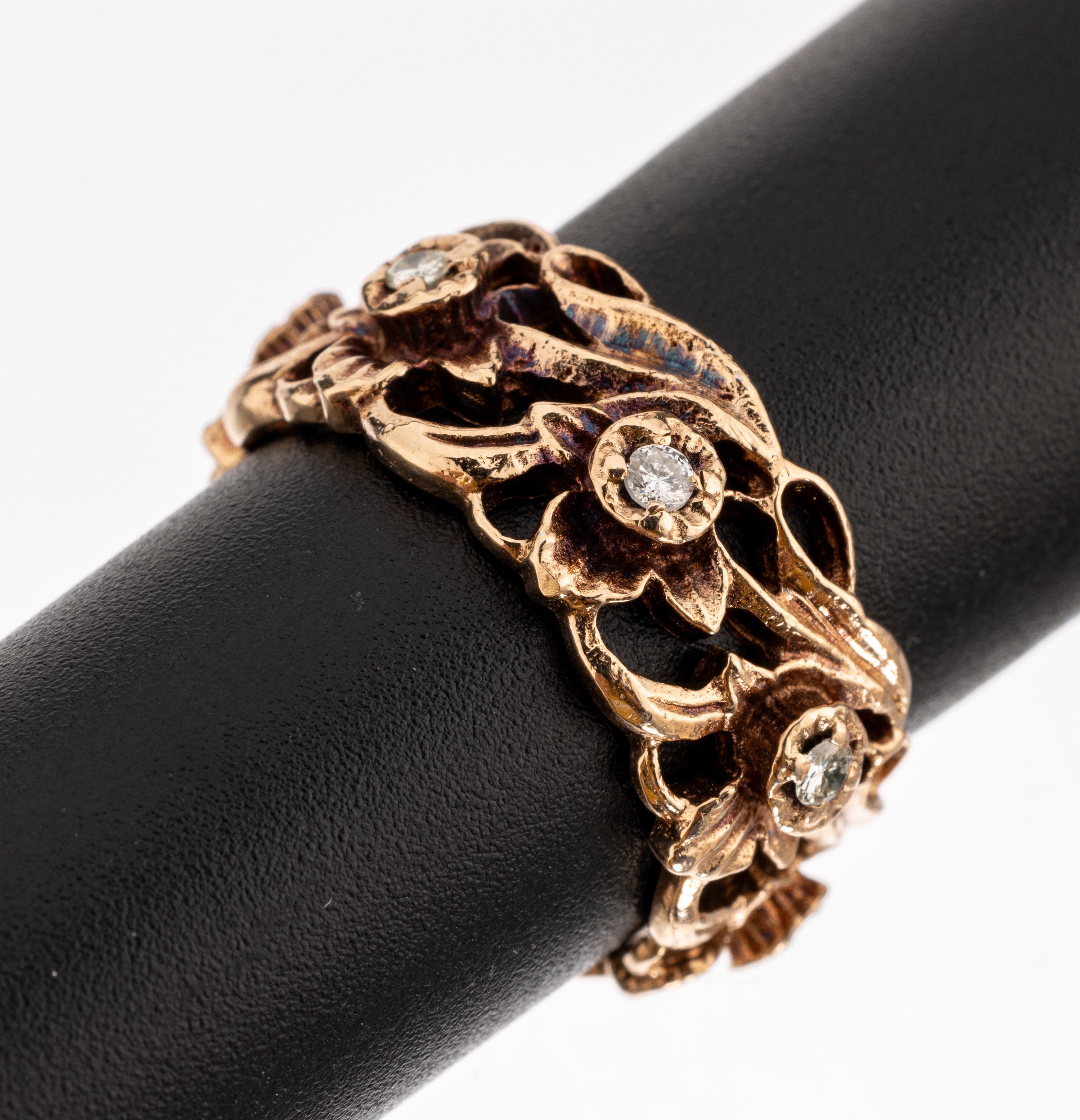 14 kt Gold Brillant-Ring, GG 585/000, England wohl 1989, durchbrochen, floral, 7 Brillanten zus. ca. 0.21 ct Weiss/si-p, RW 52, ca. 6.3 g
