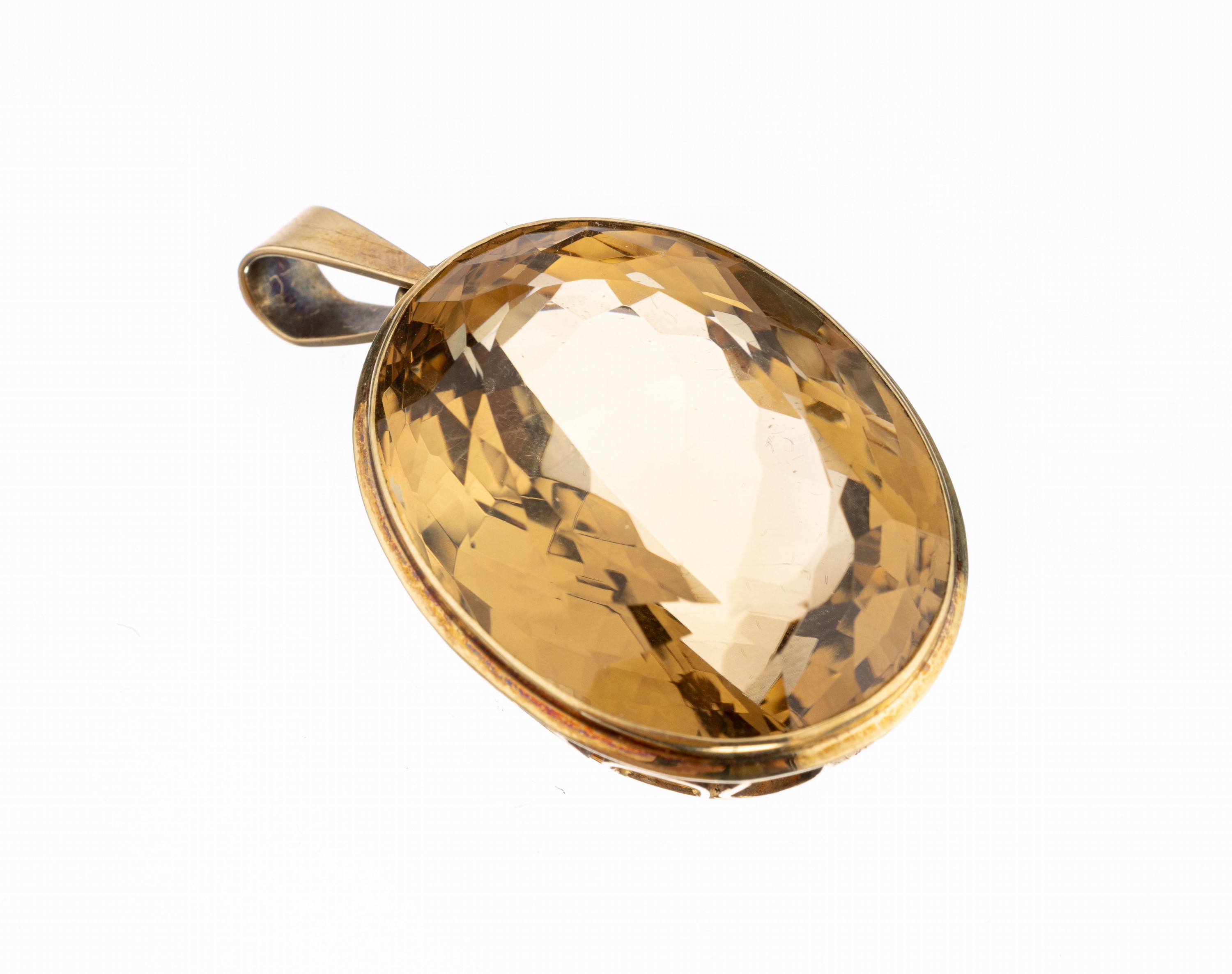 14 kt Gold Citrin-Anhänger, 1950er Jahre, GG 585/000, schlicht, grosser ovalfacett. Citrin ca. 110.0 ct, ca. 5 x 3 cm, ca. 31.5 g, bez. Handarbeit