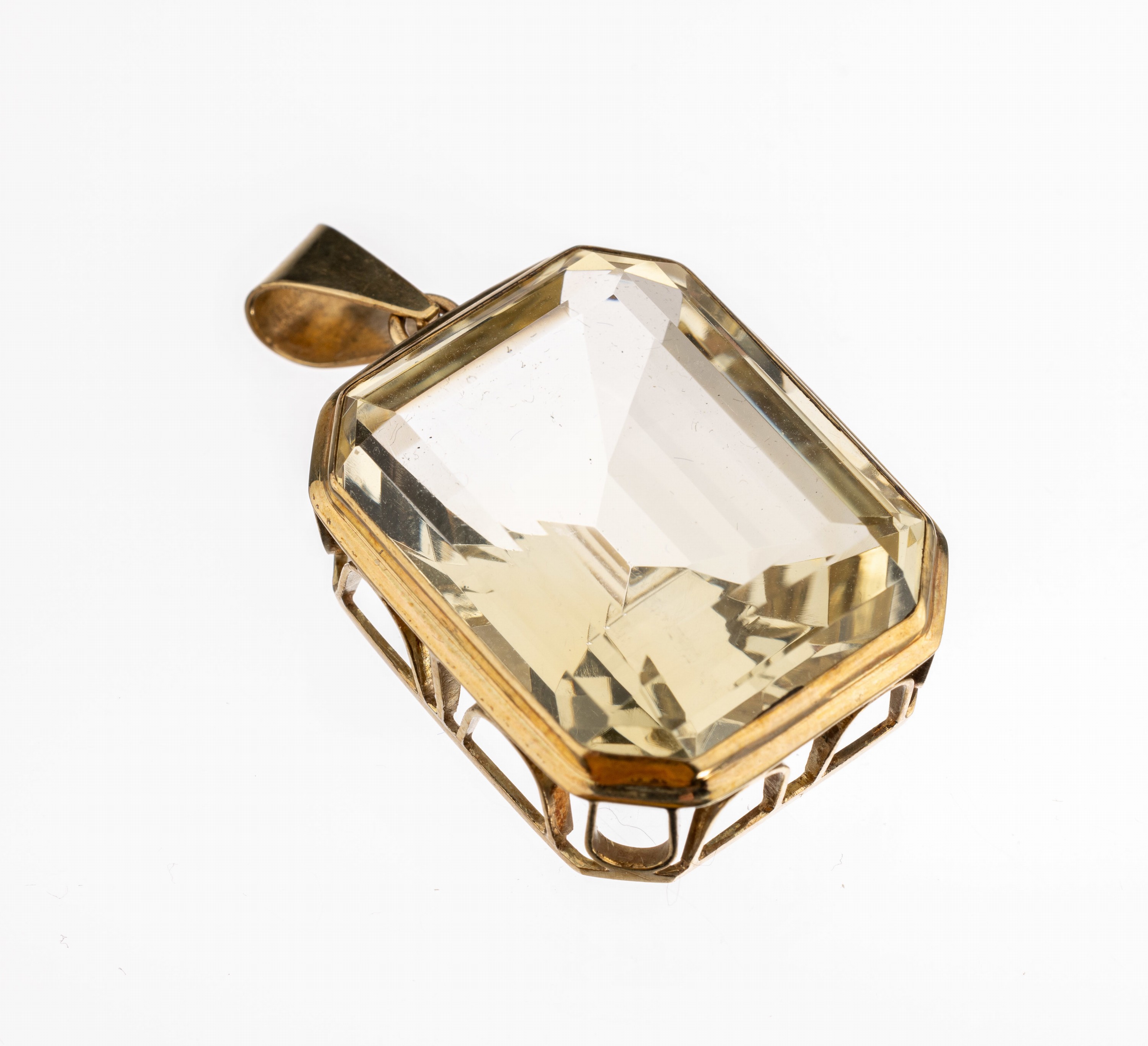 9 kt Gold Citrin-Anhänger, 1950er Jahre, GG333/000, schlicht, Citrin im Treppenschliff ca. 44.00 ct, ca. 4 x 2.5 cm, ca. 17.0 g