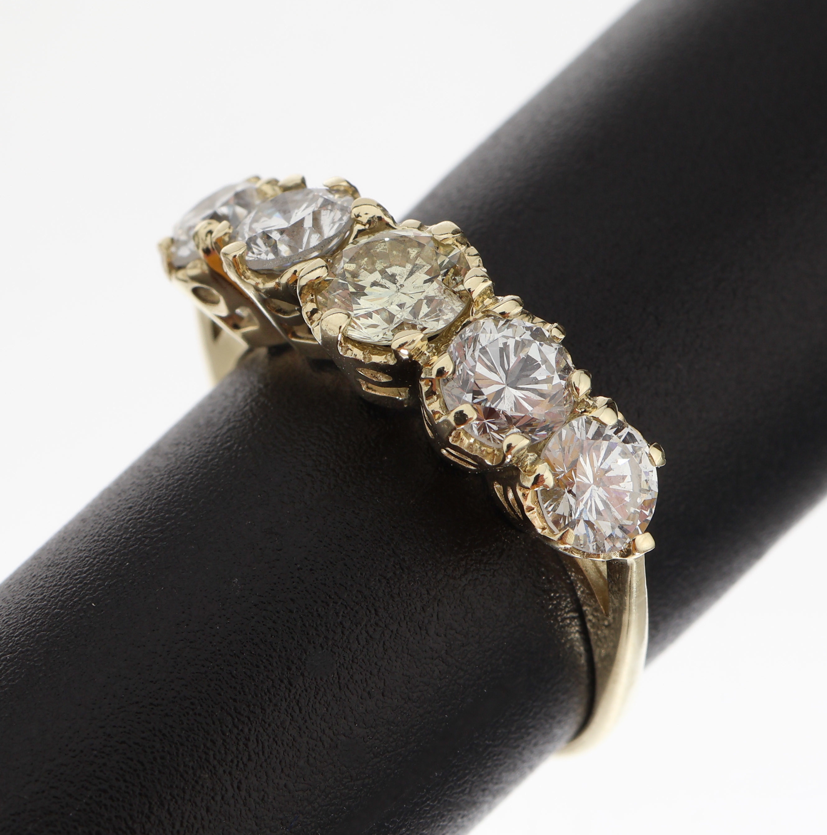 14 kt Gold Brillant-Ring, GG 585/000, 5 Brillanten zus. ca. 1.85 ct Weiss und light yellow/si-p1, ca. 2.9 g, RW 53