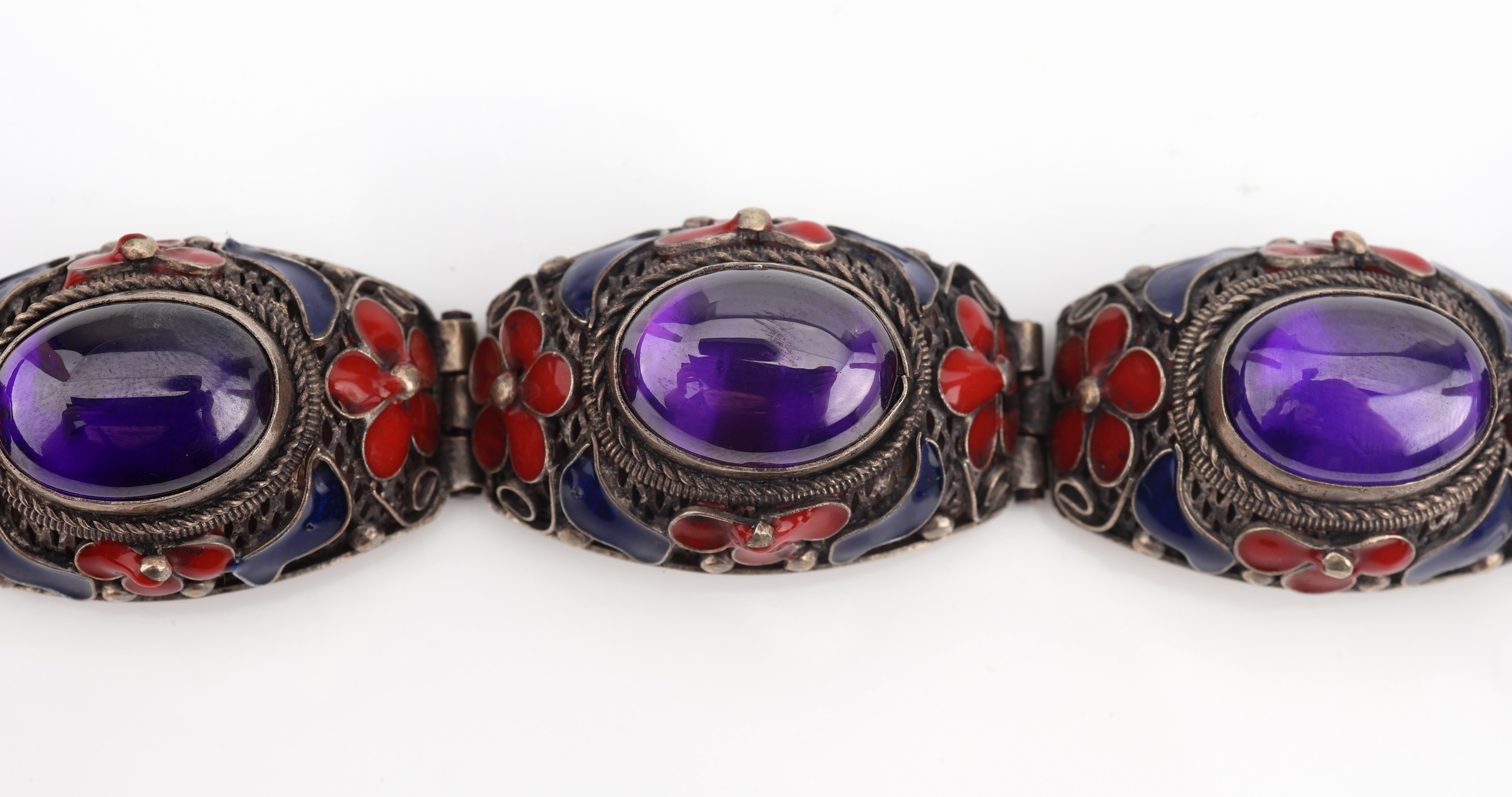 Detail a: Armband mit Email, China 1960er Jahre, Metall vers., florale Gestaltung, rot und blau emailliert, amethystfarb. Glascabochons, L. ca. 19 cm, ...
