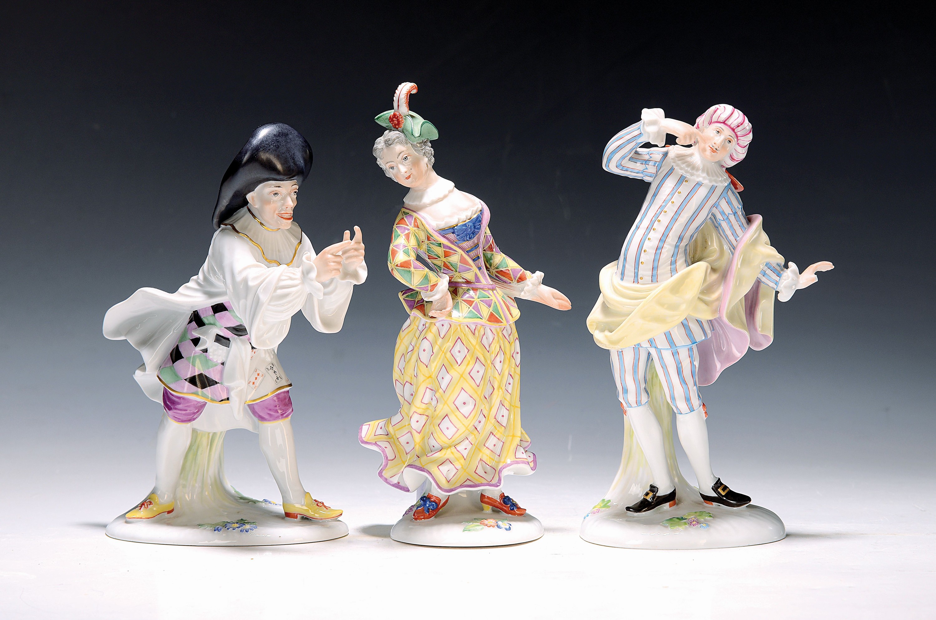 3 Figuren aus der Commedia dell'Arte, Fürstenberg, 20.Jh., Entw. Simon Feilner (1726-1798), Porzellan, farbig staffiert, "Mezzetin" ...