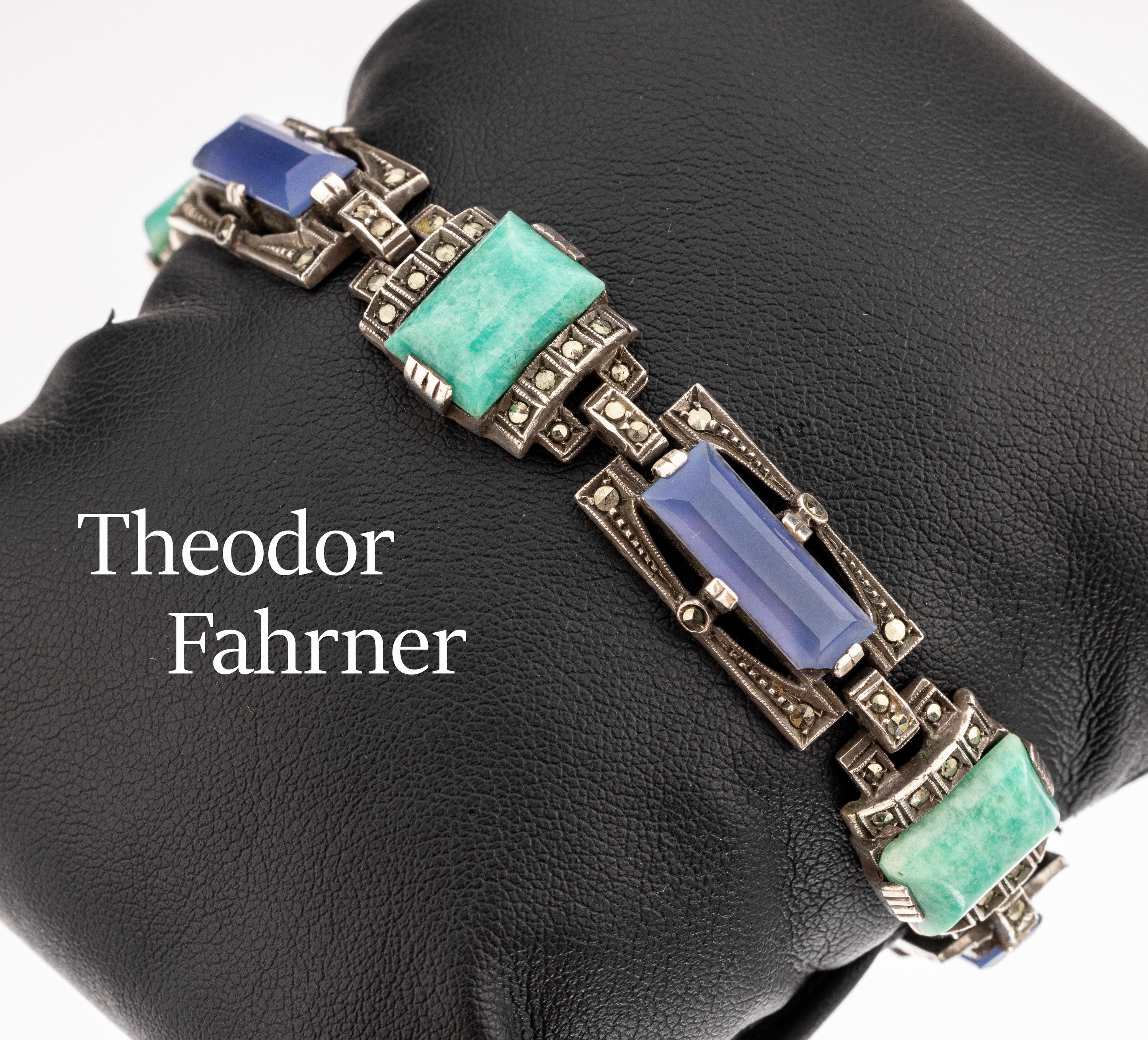 THEODOR FAHRNER Armband, 935er Silber, 1930er, geometrisch, Besatz mit Markasiten, Azurit und blau gefärbtem Achat, 2 herzf. Zwischenglieder sek., ...