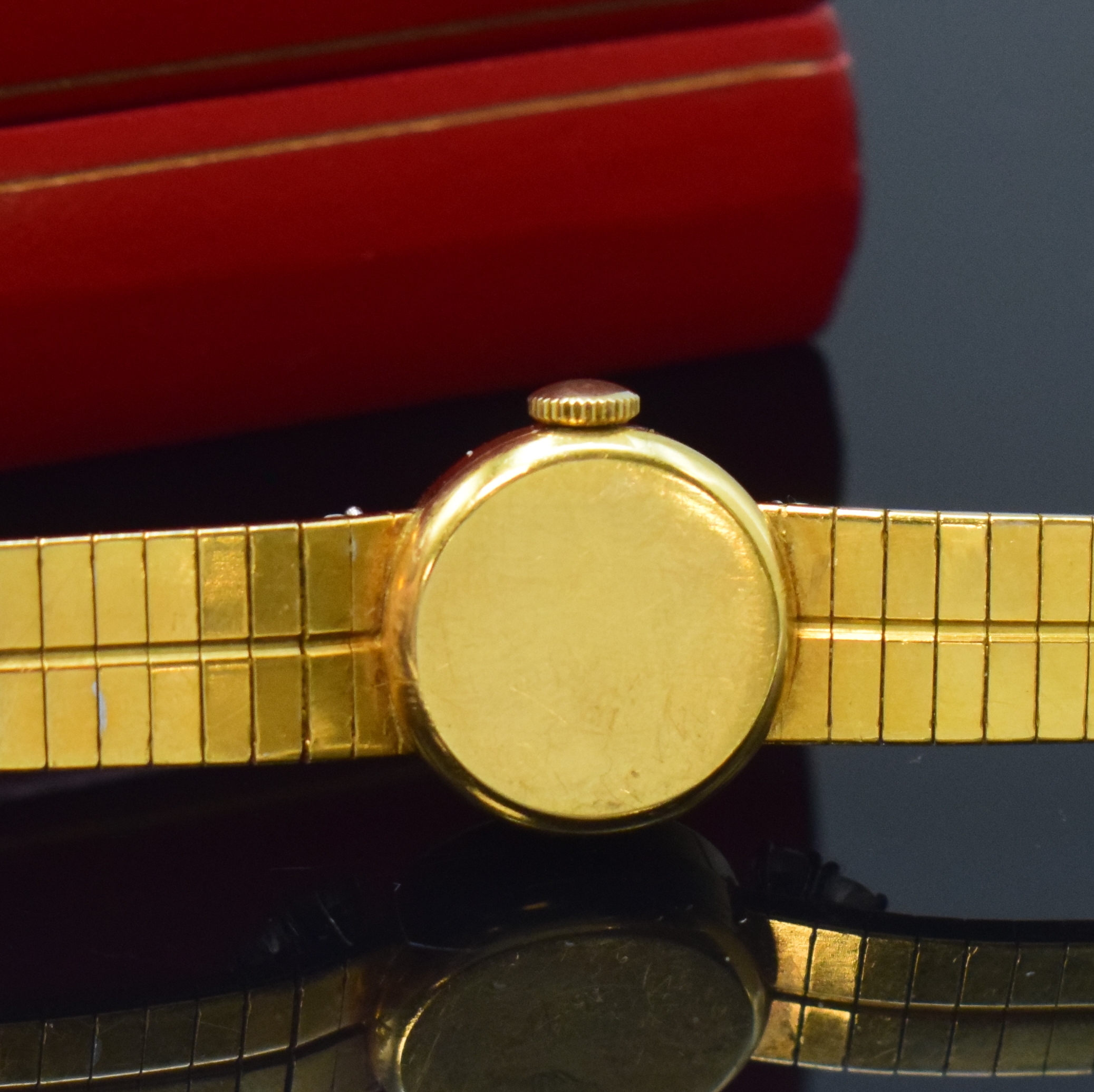 Detail d: OMEGA Diamant-besetzte Damenarmbanduhr in GG 750/000, Schweiz um 1961, Handaufzug, Geh. m. anges. Band, Boden aufgedr., silb. Zifferbl., aufges. ...