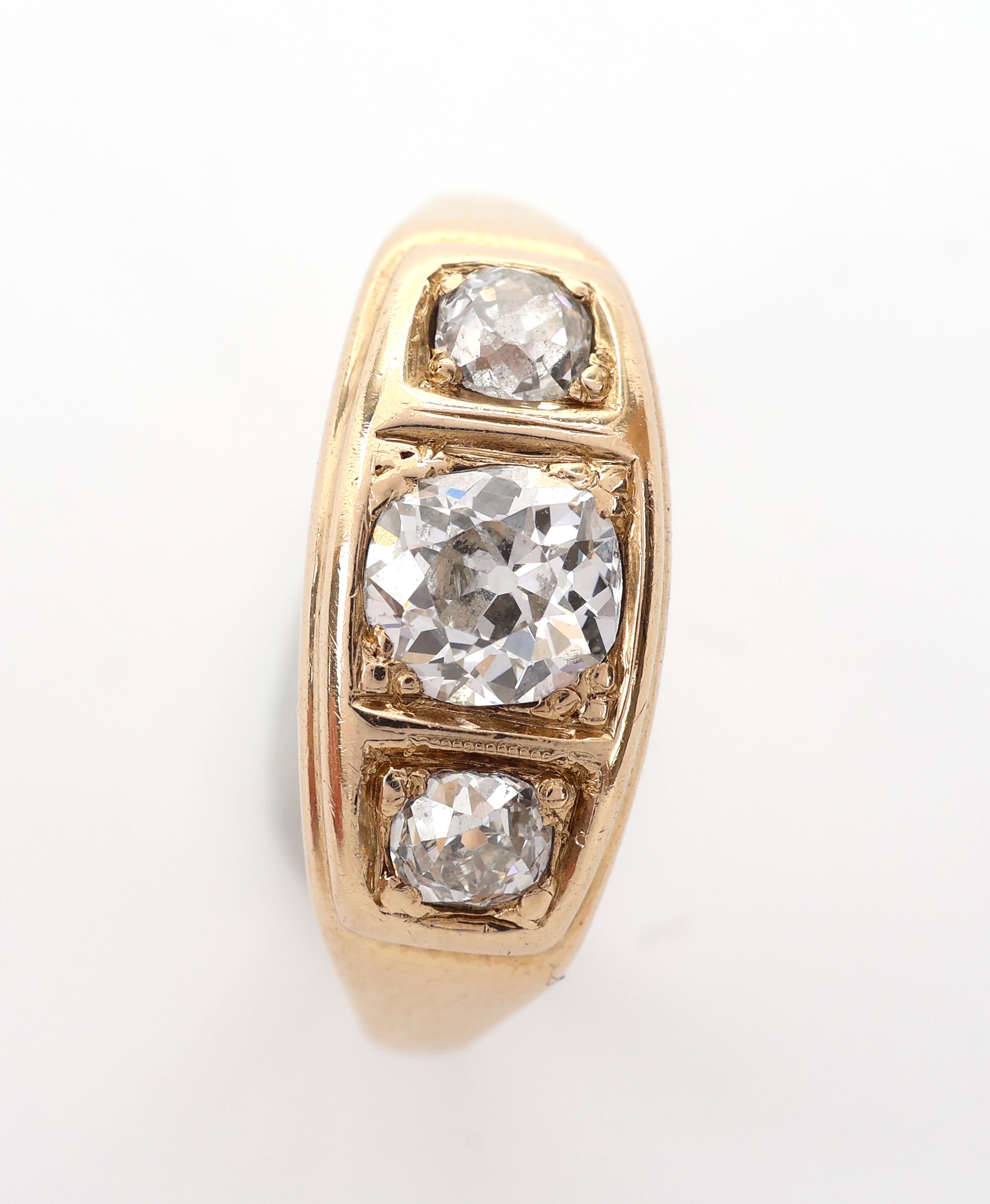 Detail a: 18 kt Gold Diamant-Ring, GG 750/000, 3 Altschliffdiamanten zus. ca. 0.95 ct Weiss/si- p, RW 54, ca. 4.9 g