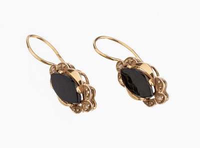 Image Pair of 14 kt gold onyx-earrings , YG 585/000, unpretentious with marquise shaped onyx, ...