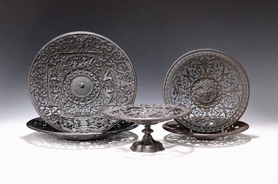 Image 5 decorative bowls so-called Berlin iron, Buderus, end of the 19th century, 2 large and 2 ...