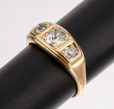 Image 18 kt gold diamond-ring , YG 750/000, 3 old cut diamonds total approx. 0.95 ct ...