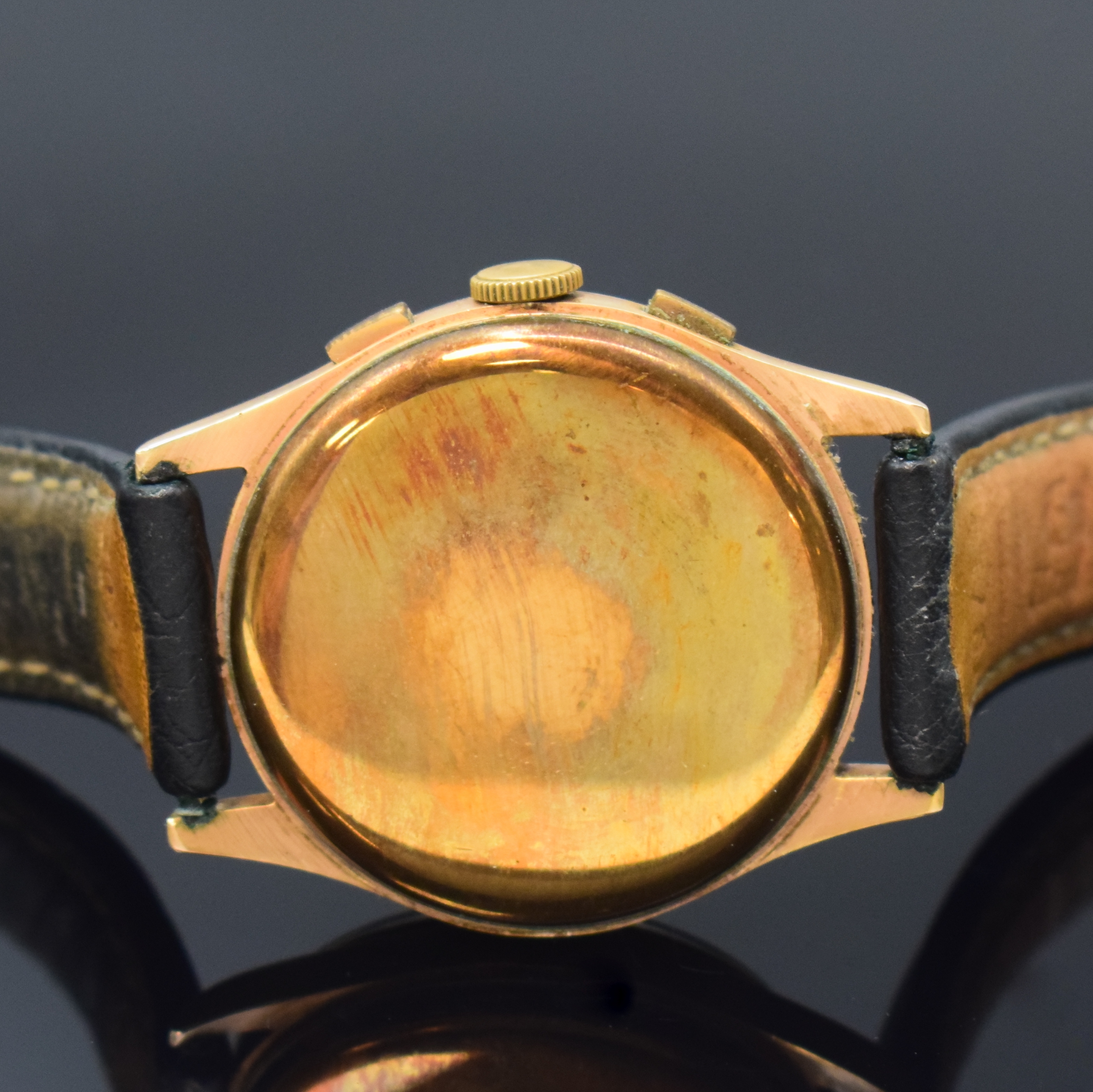 Detail e: CHRONOGRAPH SUISSE Armbandchronograph in RG 750/000, Schweiz um 1945, Handaufzug, Goldgeh. l. dell. m. Metall-Innengeh., Boden u. Glasrand aufgedr., ...