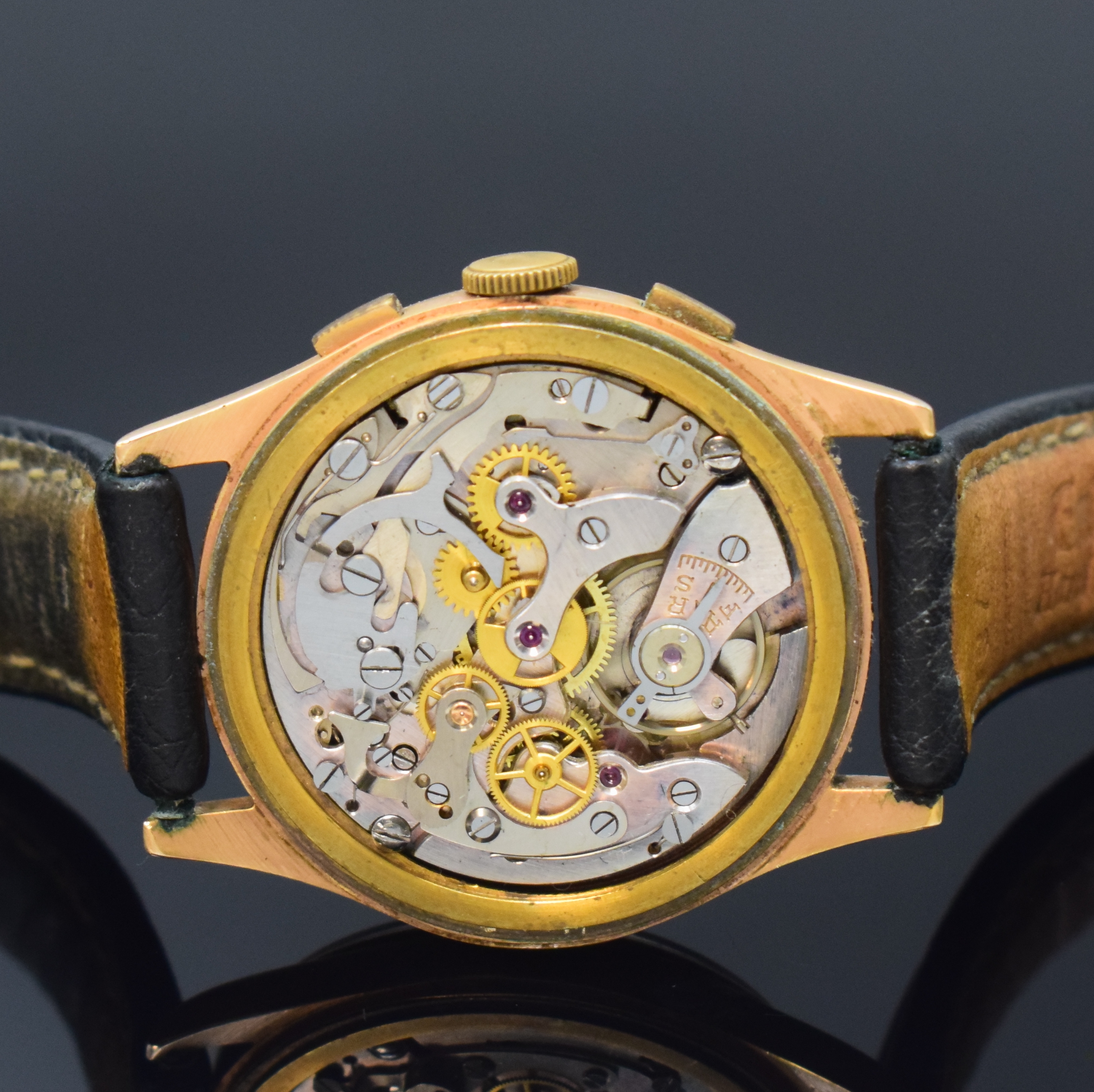 Detail f: CHRONOGRAPH SUISSE Armbandchronograph in RG 750/000, Schweiz um 1945, Handaufzug, Goldgeh. l. dell. m. Metall-Innengeh., Boden u. Glasrand aufgedr., ...